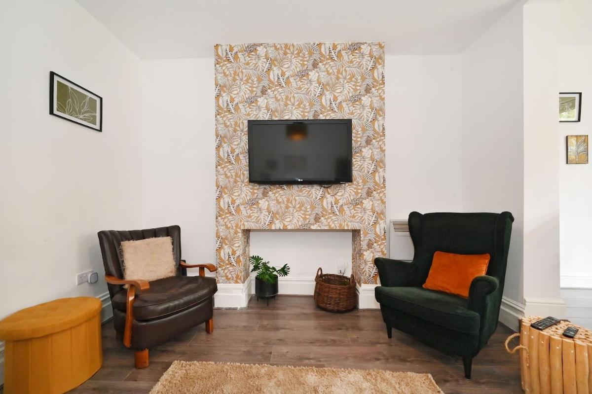Croydon, victorian garden maisonette, free parking, Gatwick accessible
