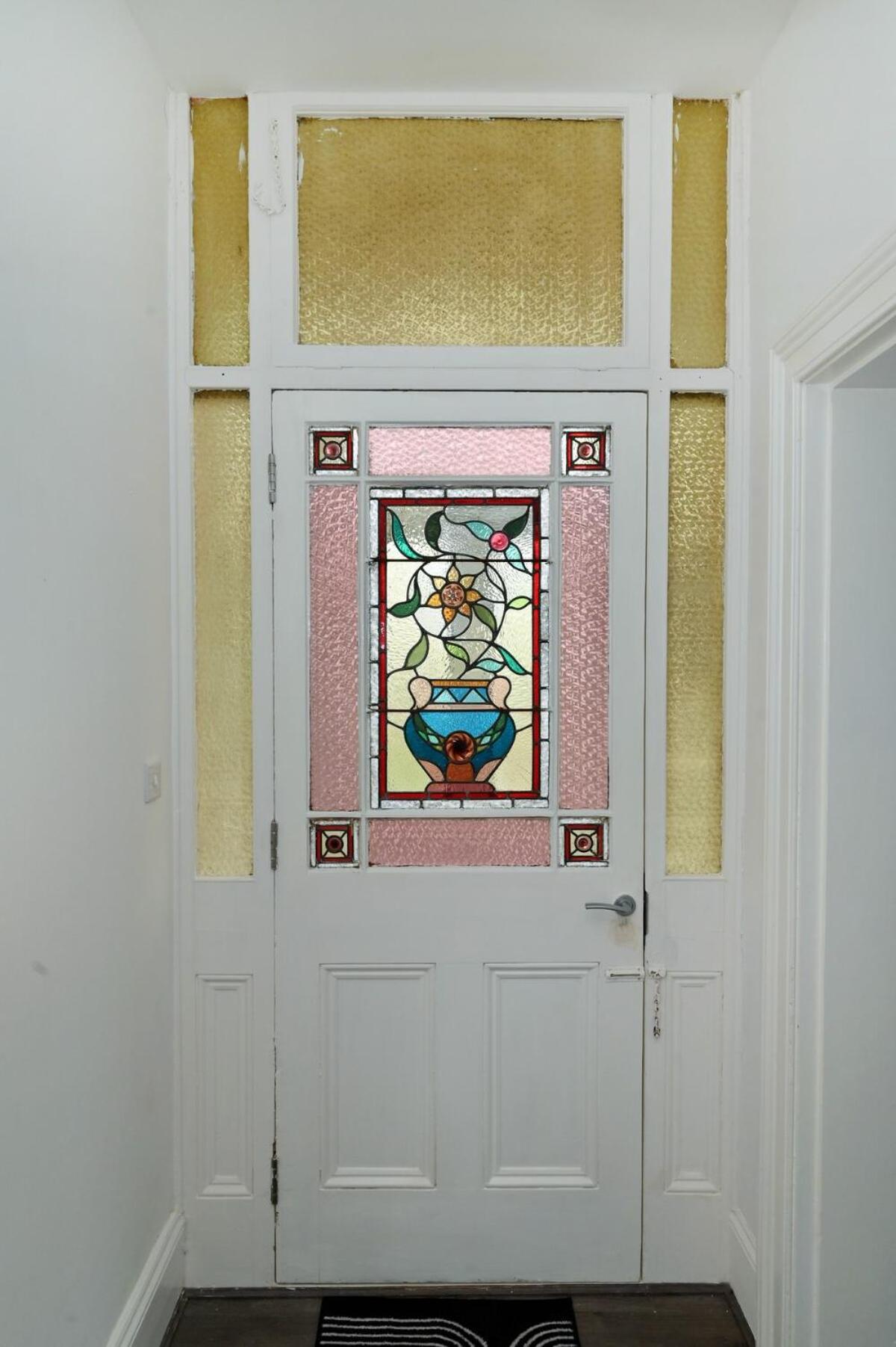 Croydon, victorian garden maisonette, free parking, Gatwick accessible