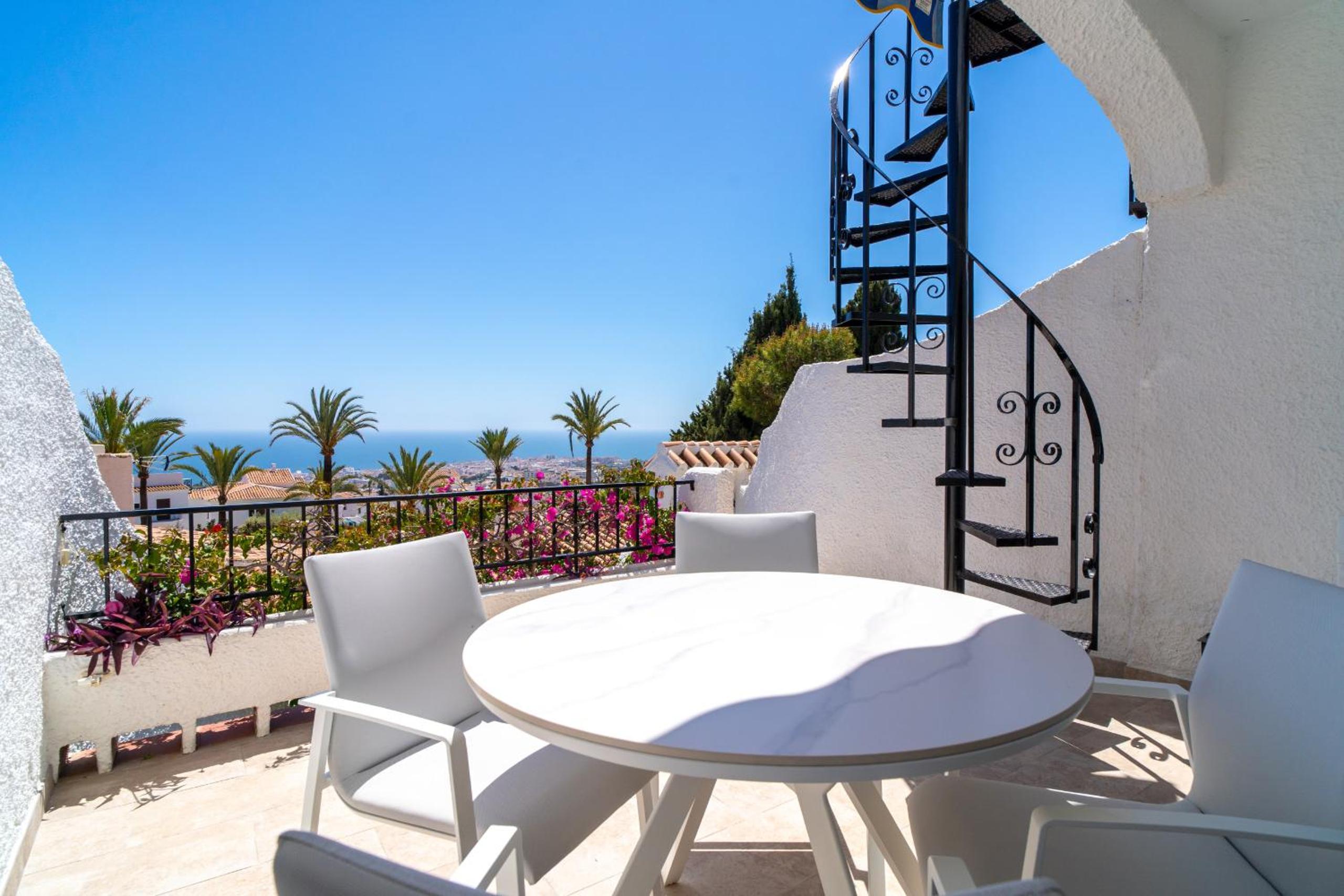 Hibiscos 33 Rooftop Vista by Casasol