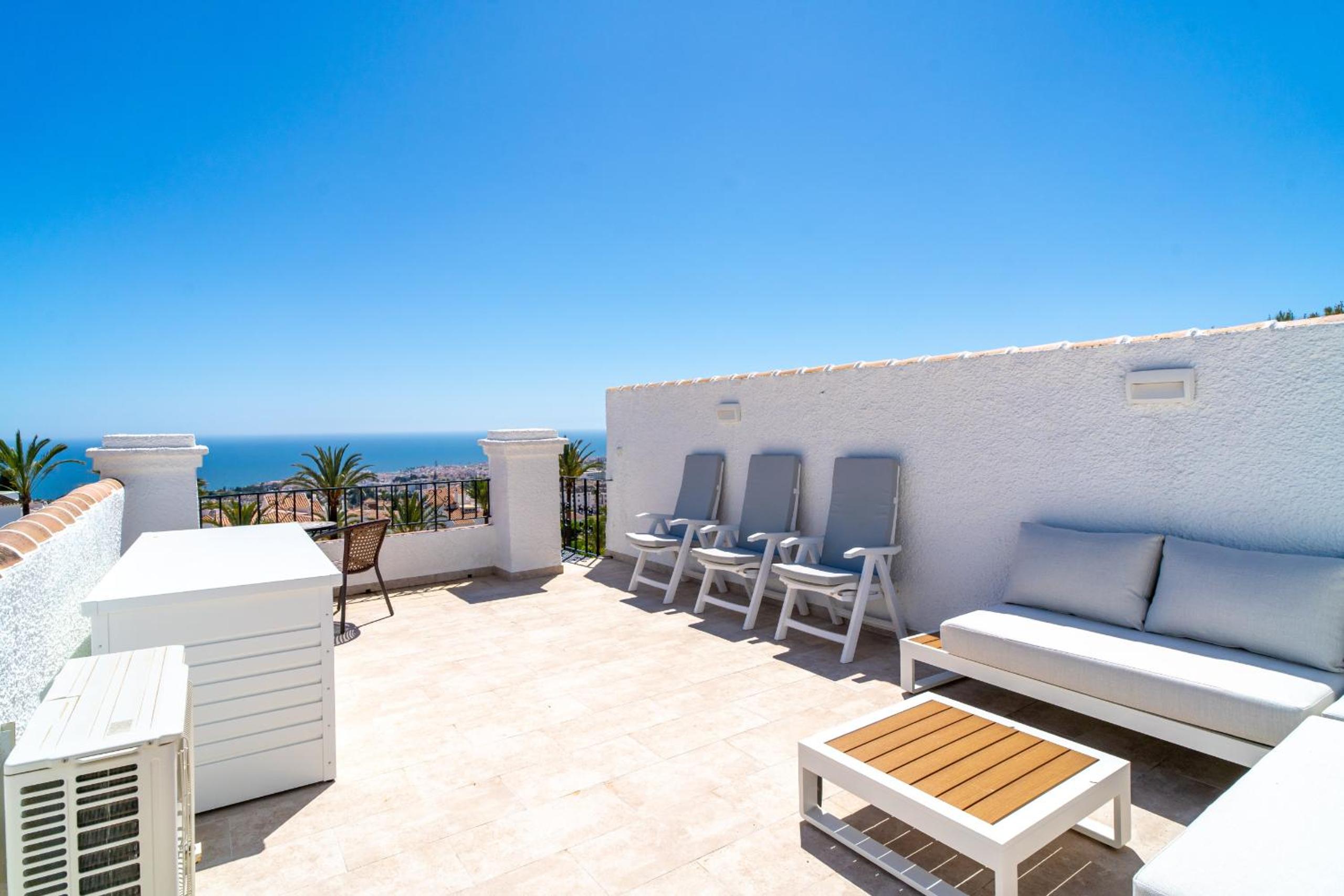 Hibiscos 33 Rooftop Vista by Casasol