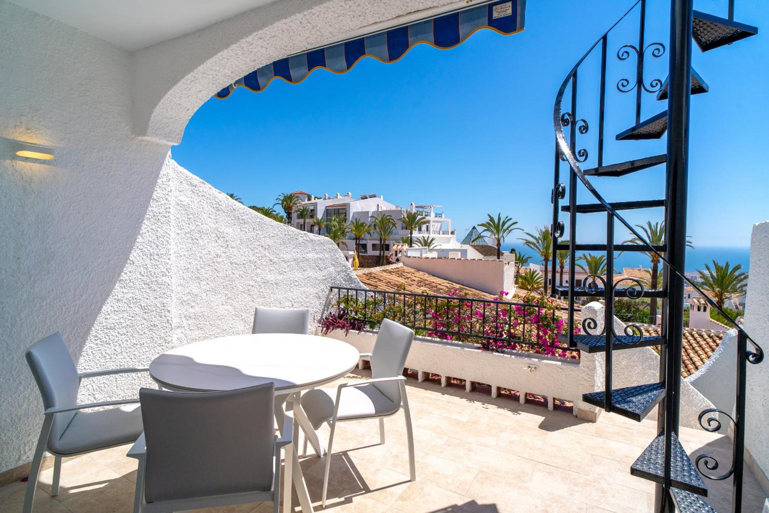 Hibiscos 33 Rooftop Vista by Casasol