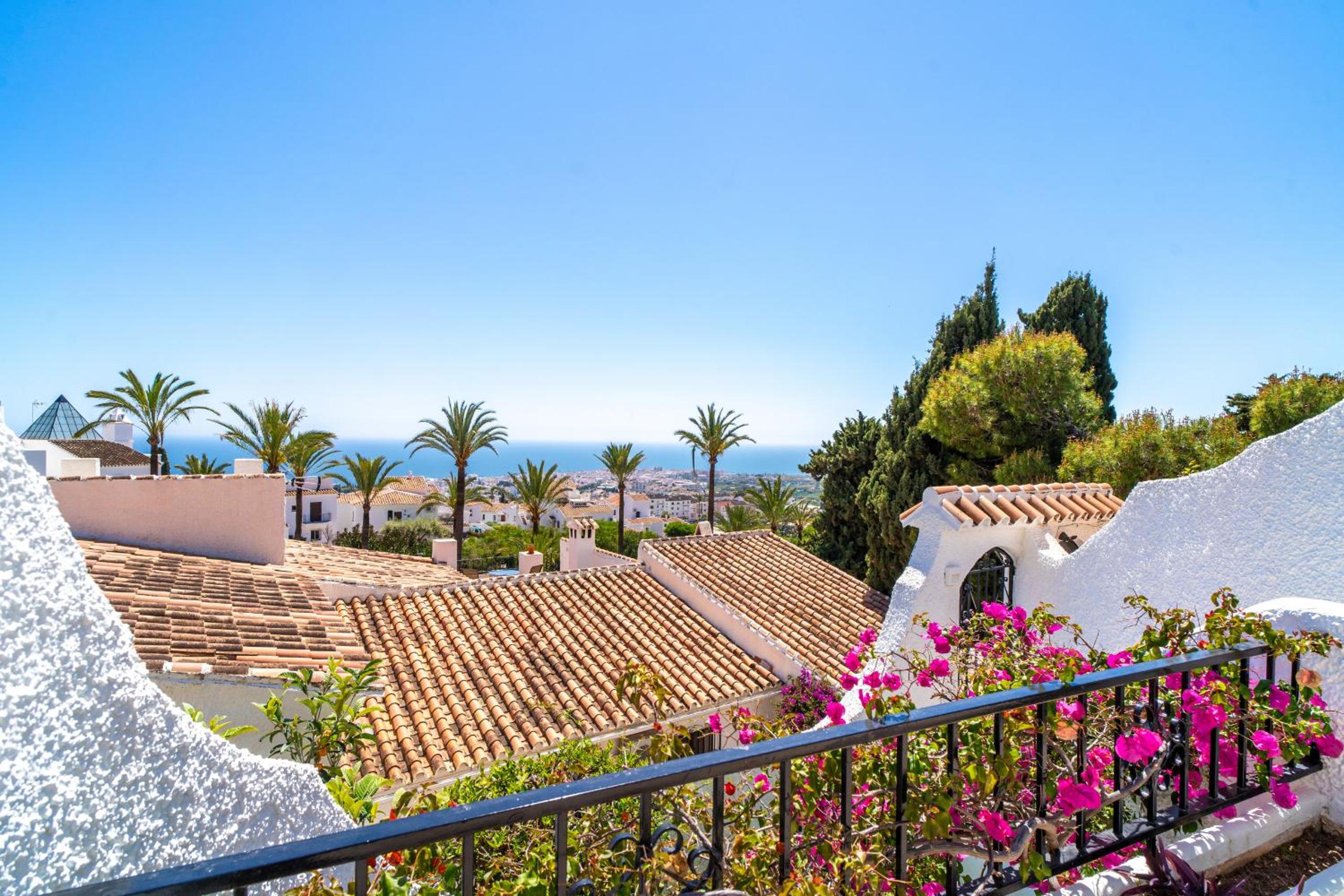 Hibiscos 33 Rooftop Vista by Casasol