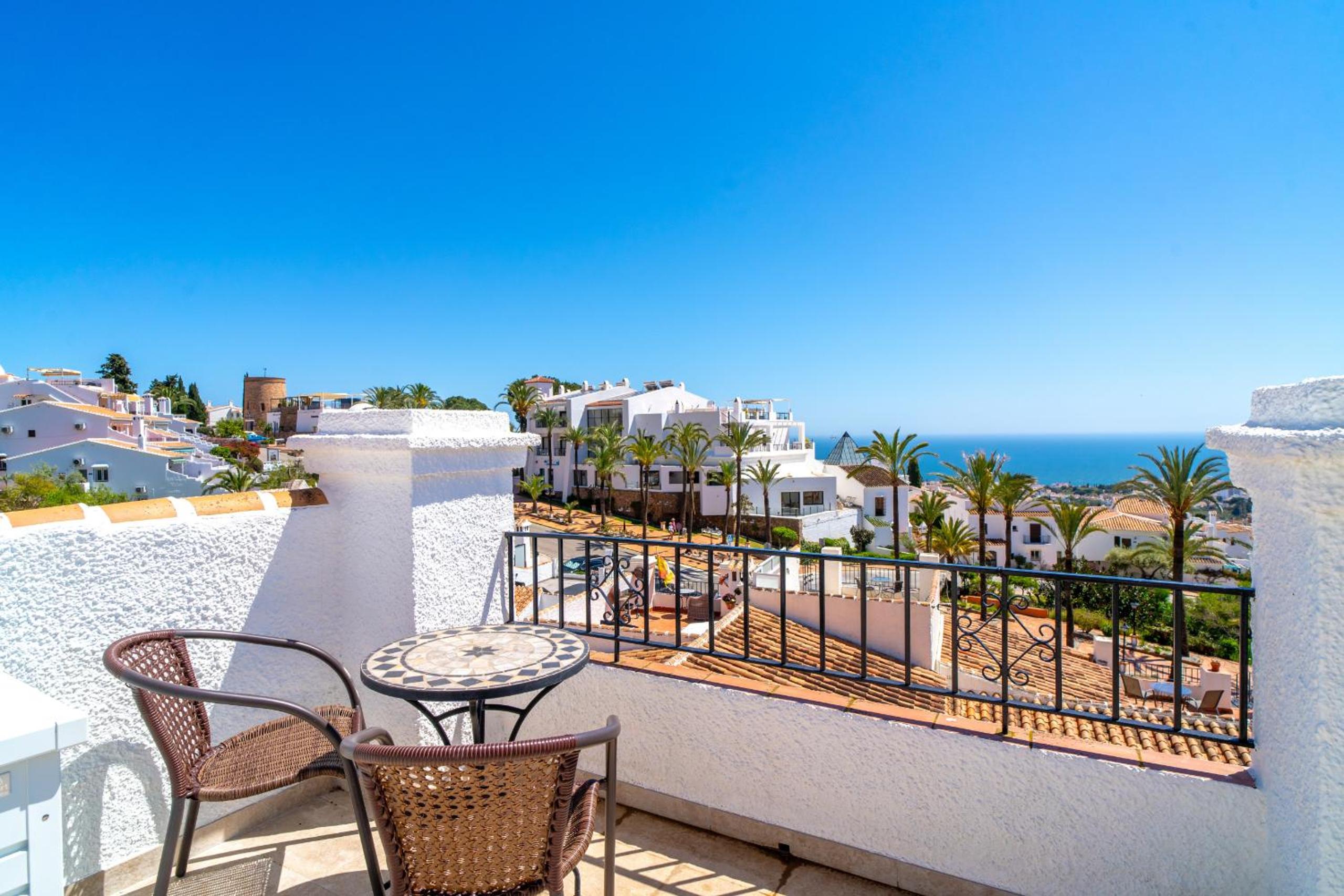 Hibiscos 33 Rooftop Vista by Casasol