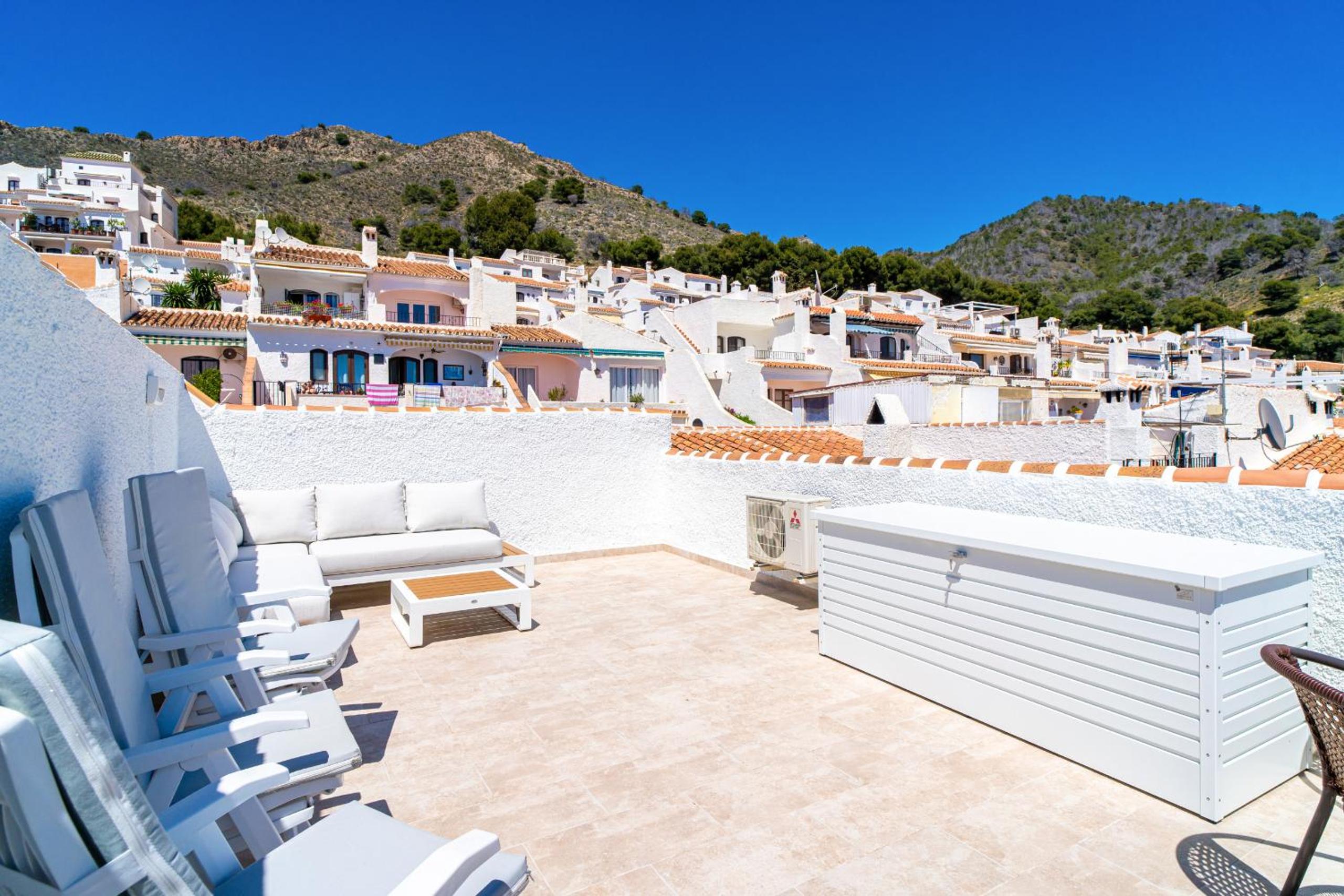 Hibiscos 33 Rooftop Vista by Casasol