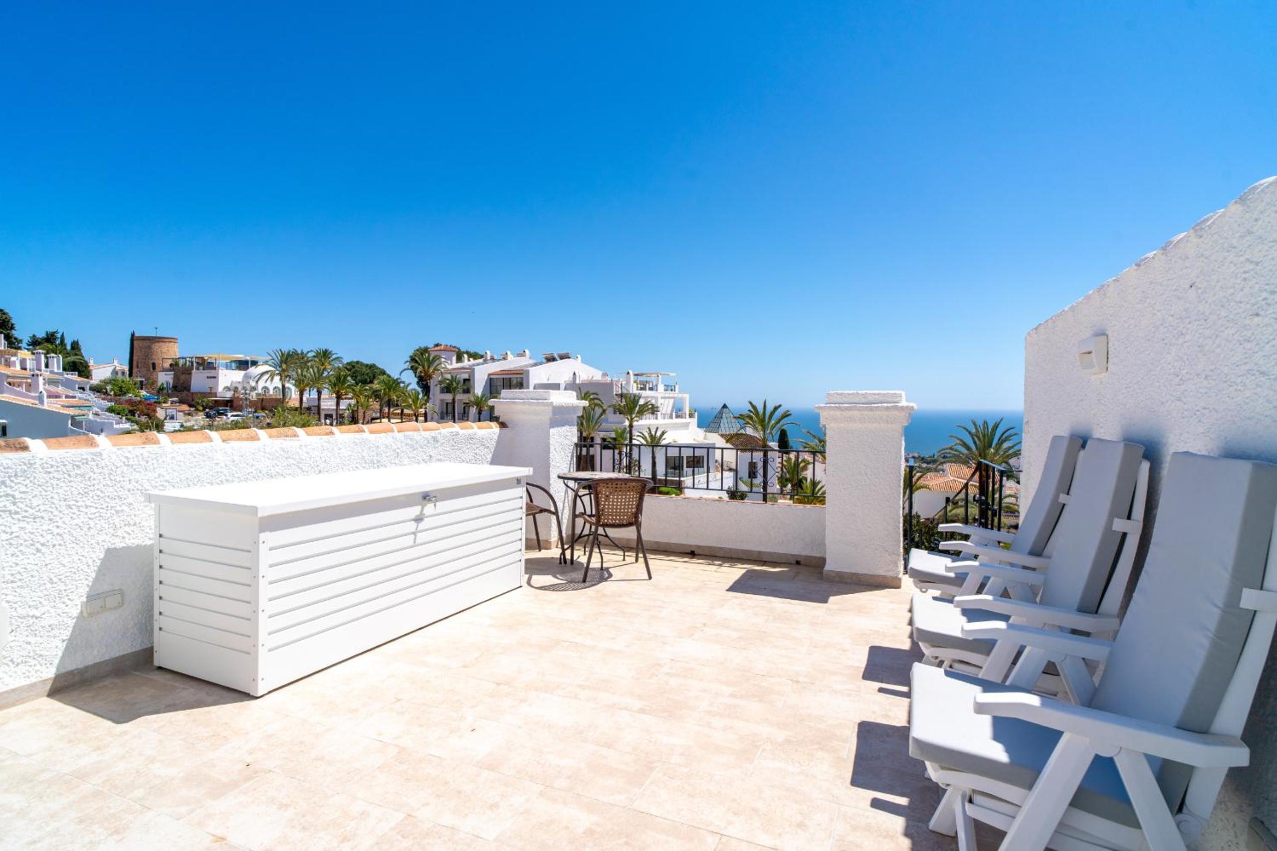 Hibiscos 33 Rooftop Vista by Casasol