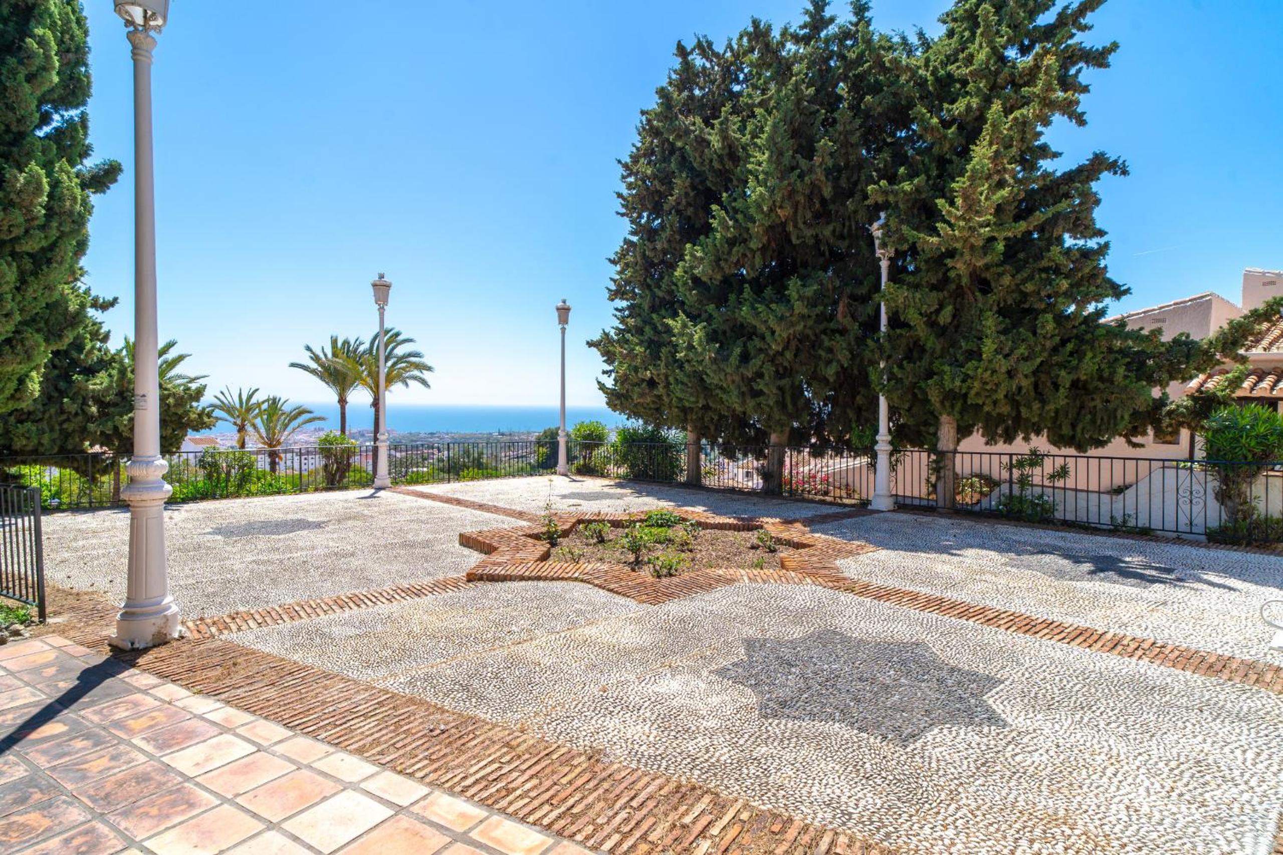 Hibiscos 33 Rooftop Vista by Casasol