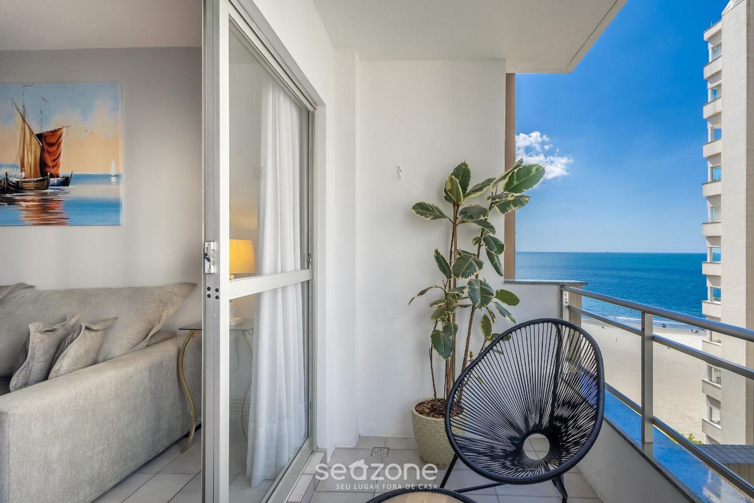Beautiful oceanfront apt next to Brahma CET603