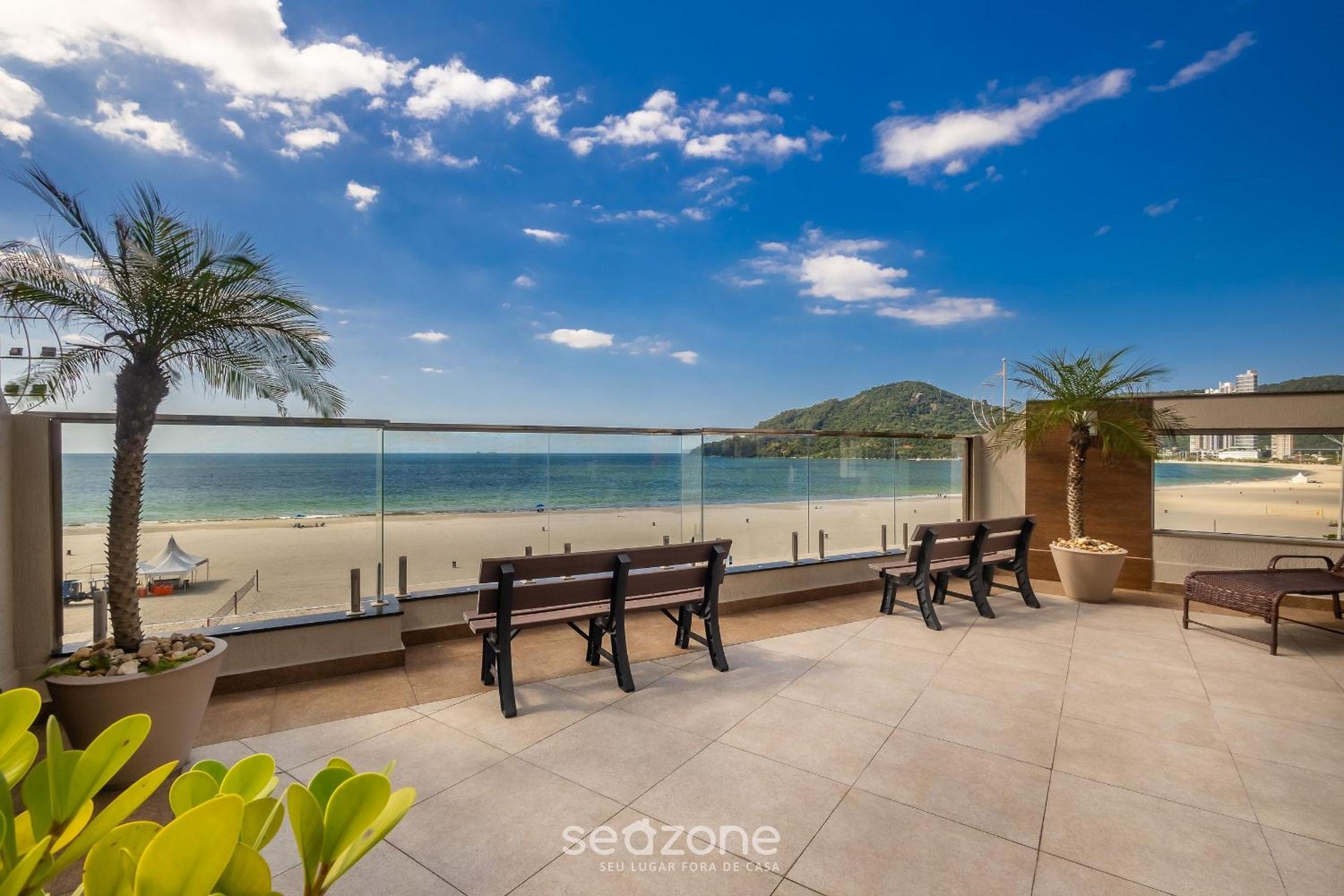 Beautiful oceanfront apt next to Brahma CET603