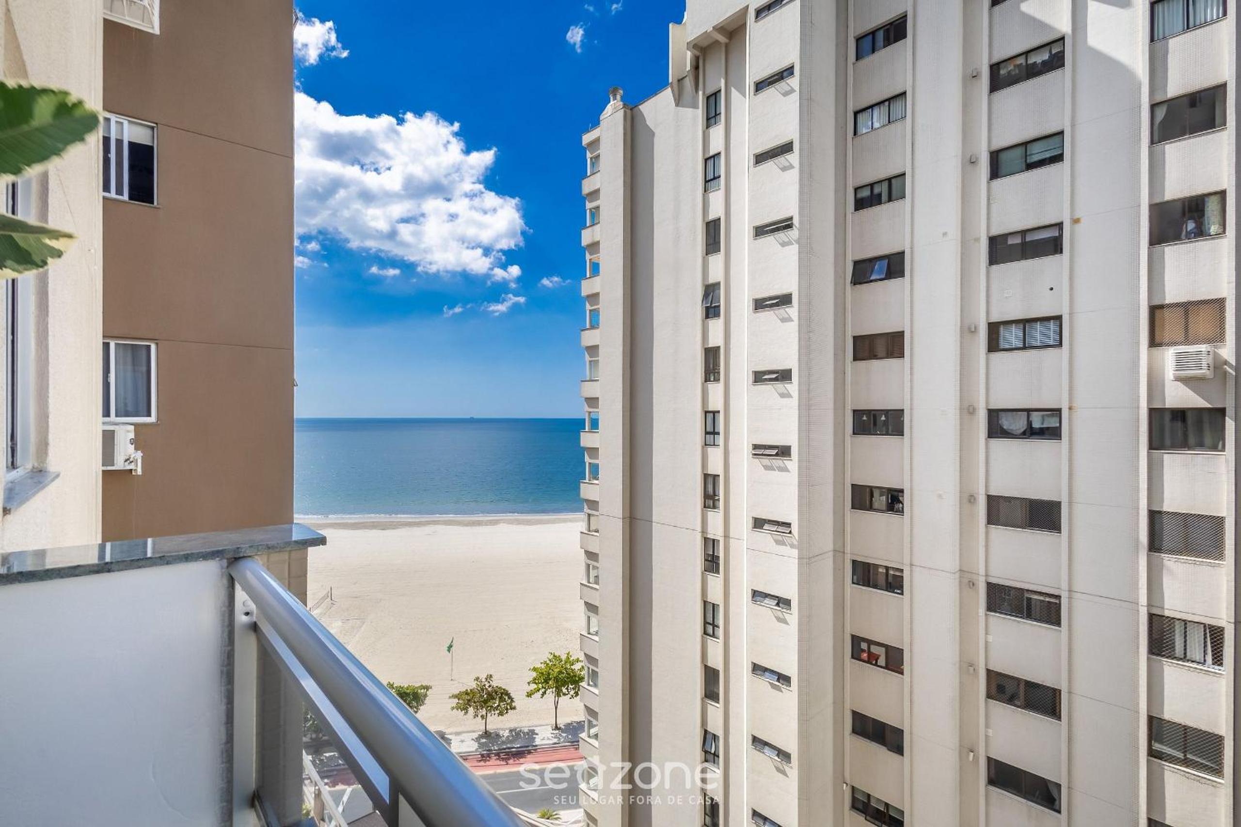Beautiful oceanfront apt next to Brahma CET603