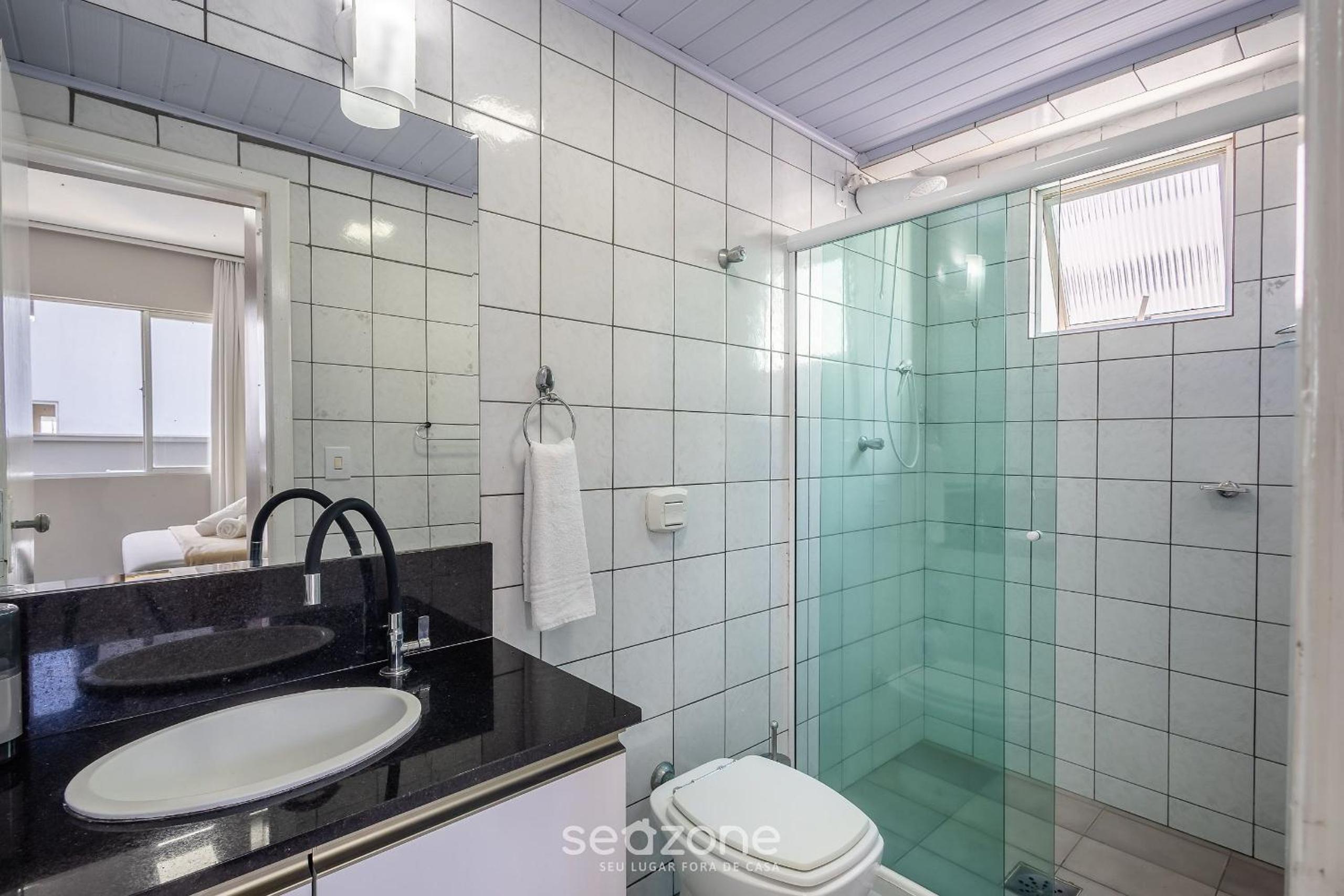 Beautiful oceanfront apt next to Brahma CET603