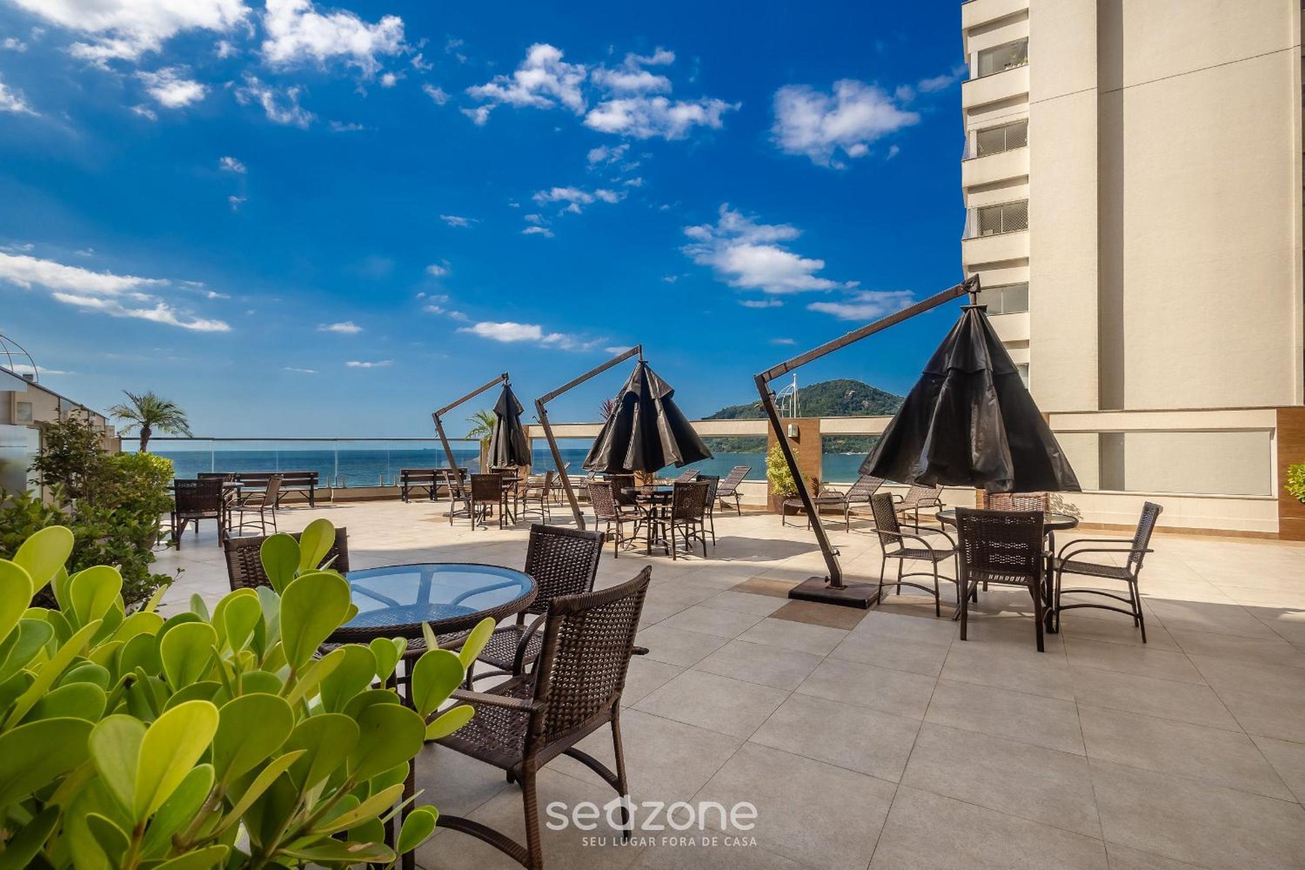 Beautiful oceanfront apt next to Brahma CET603