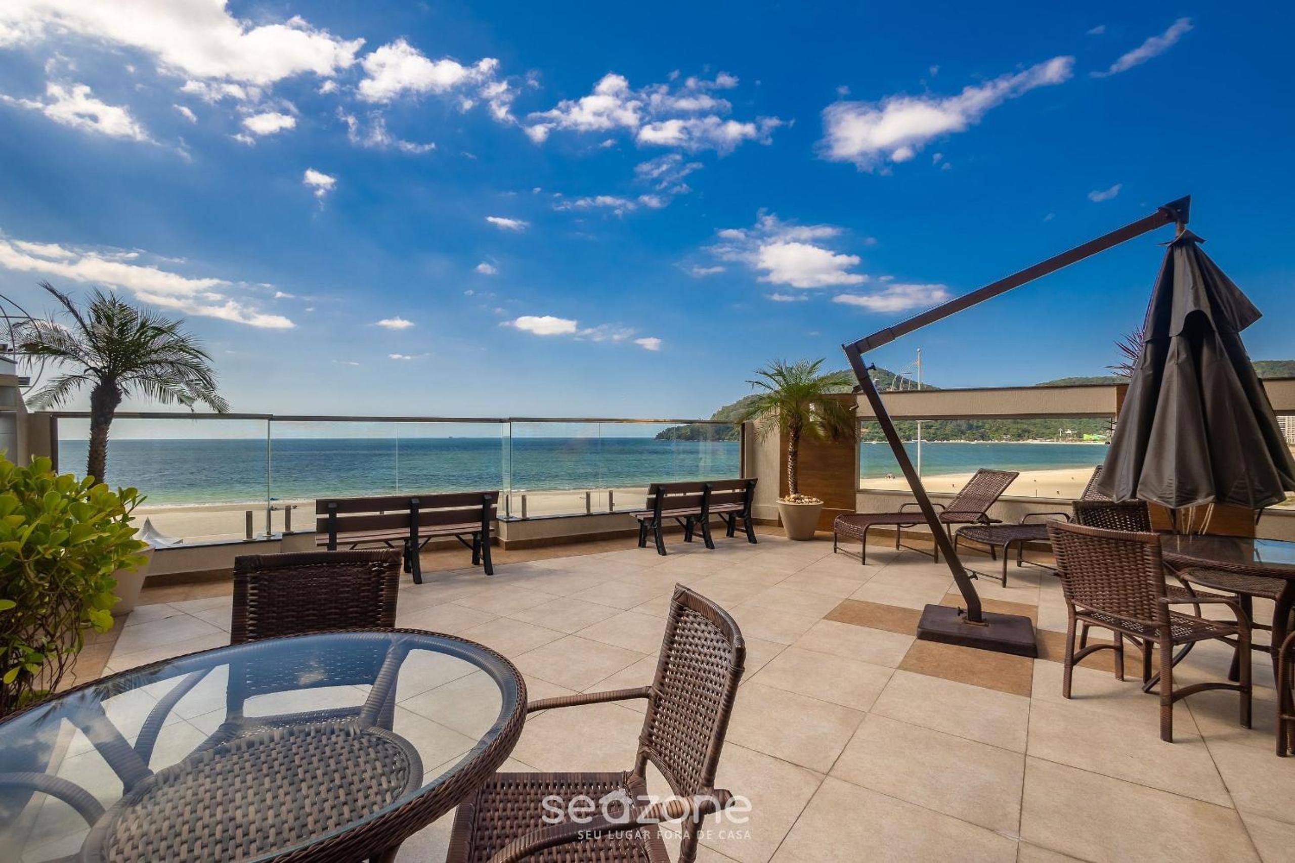 Beautiful oceanfront apt next to Brahma CET603