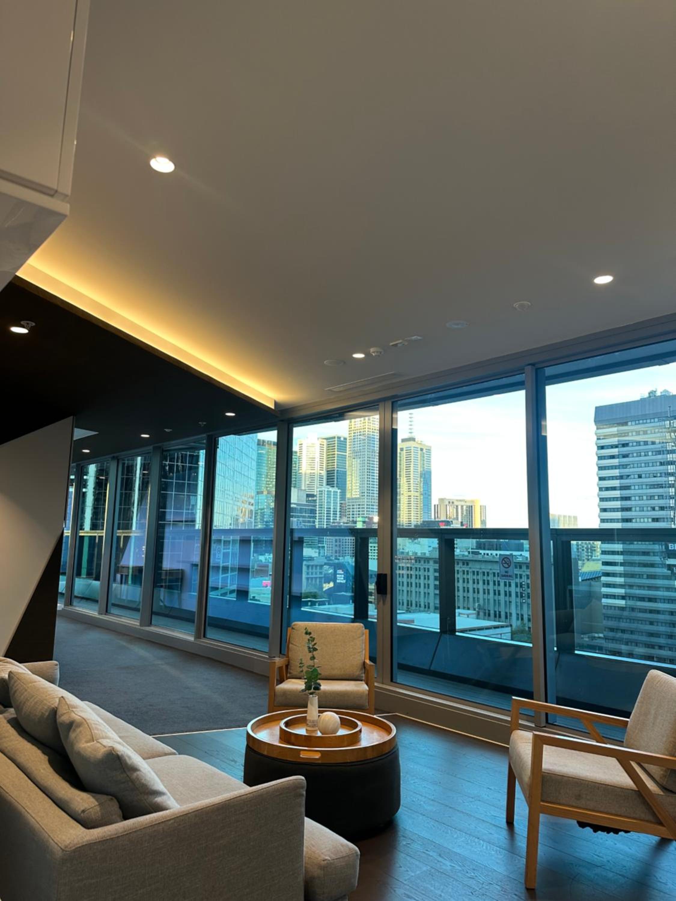 Lvl 42 2B1B Apartment with City Views - Central CBD Location