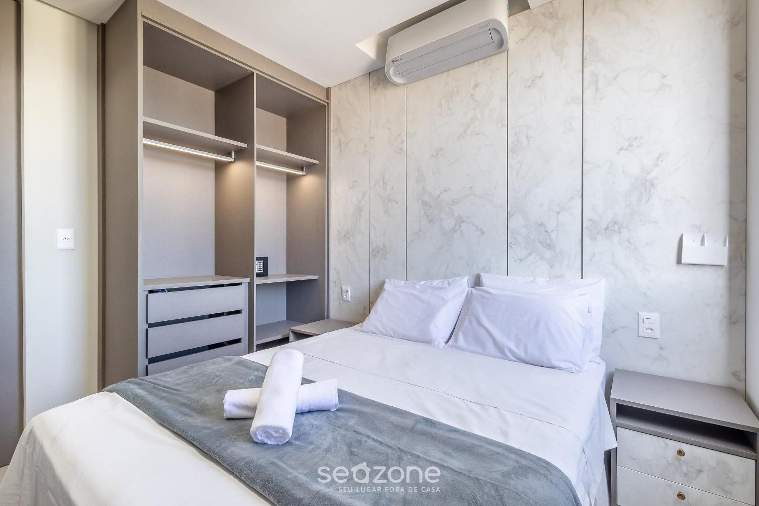 Your exclusive stay with pool and jacuzzi just 500 meters from the beach - ELF