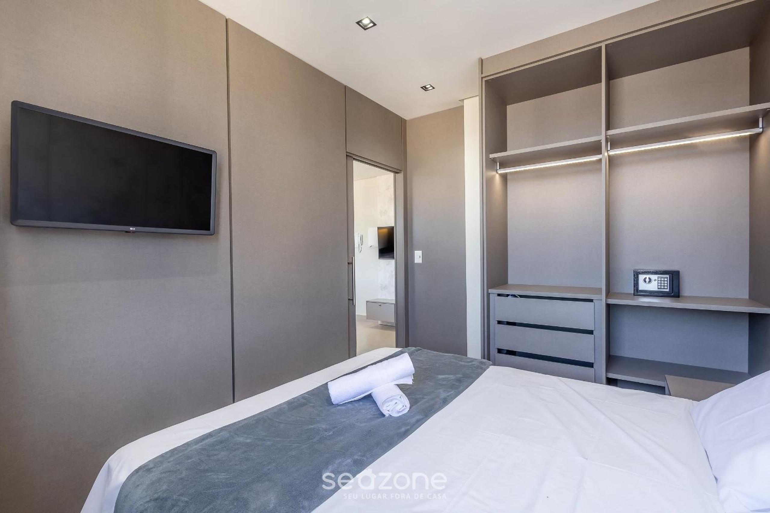 Your exclusive stay with pool and jacuzzi just 500 meters from the beach - ELF