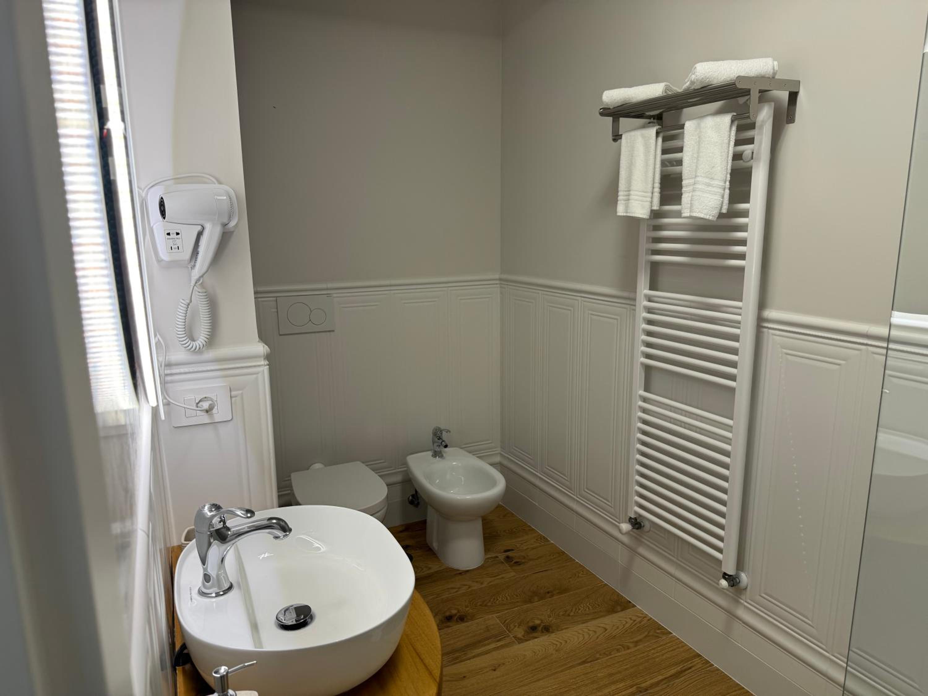 Emy Suites