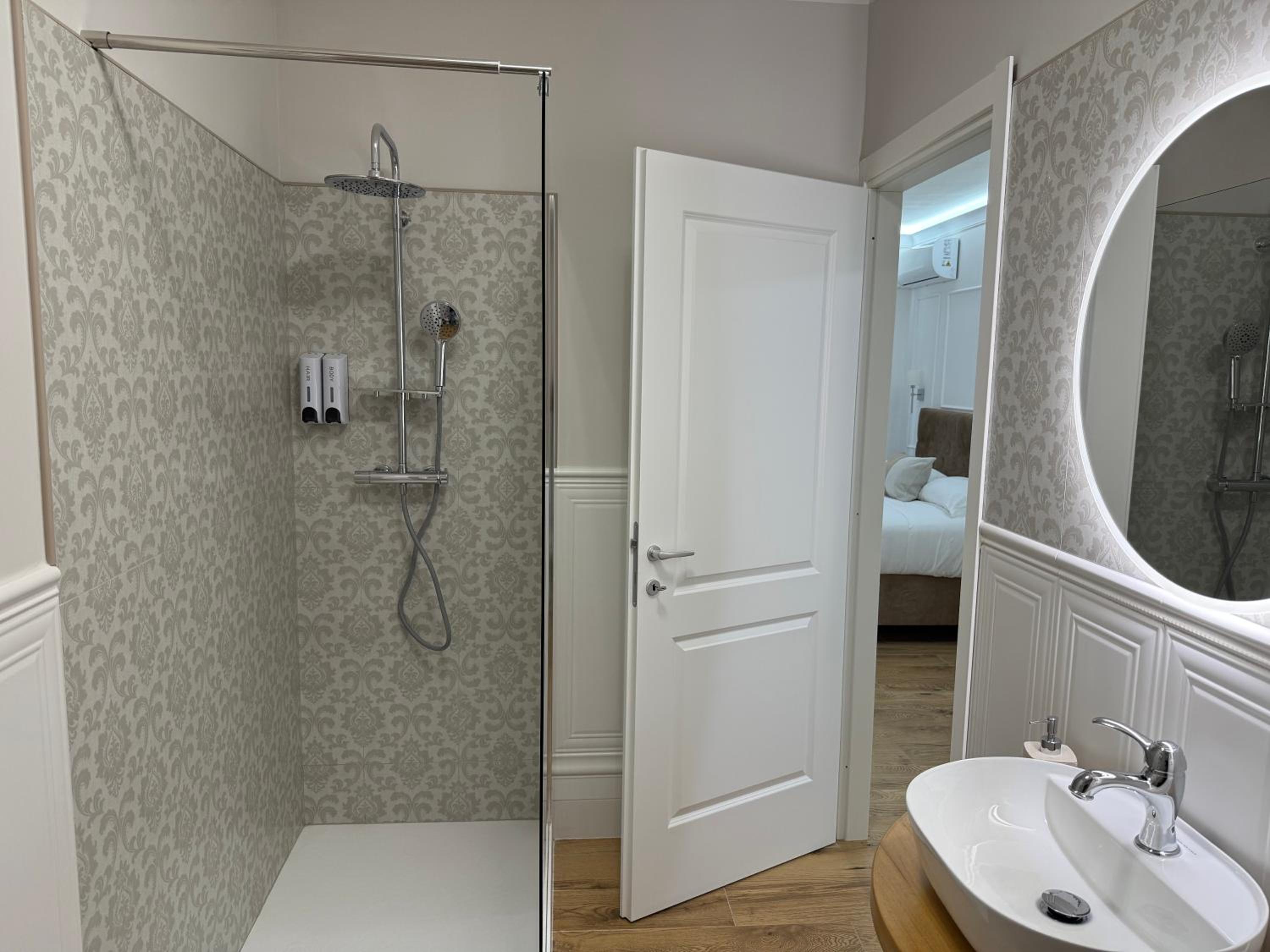Emy Suites
