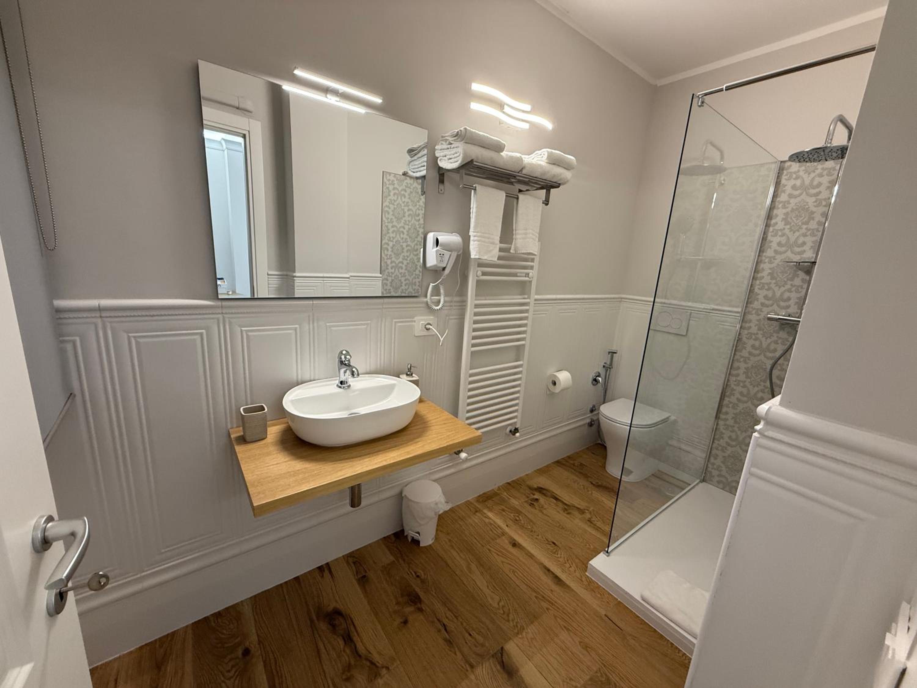 Emy Suites