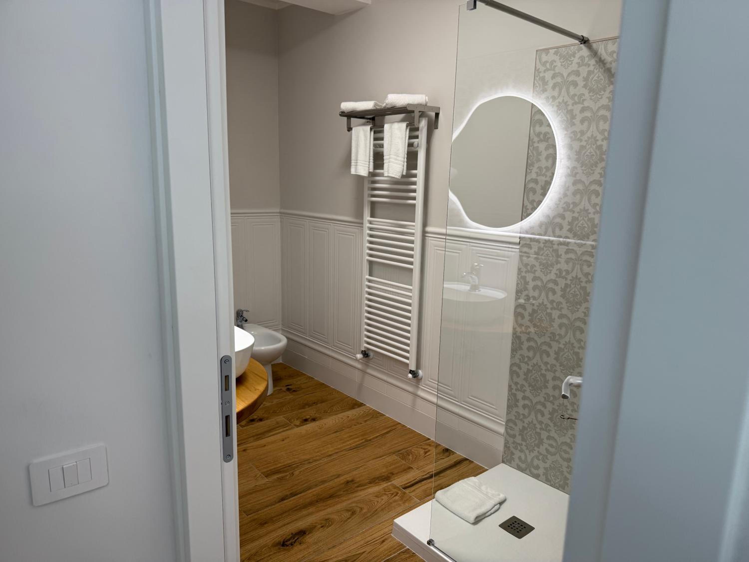 Emy Suites