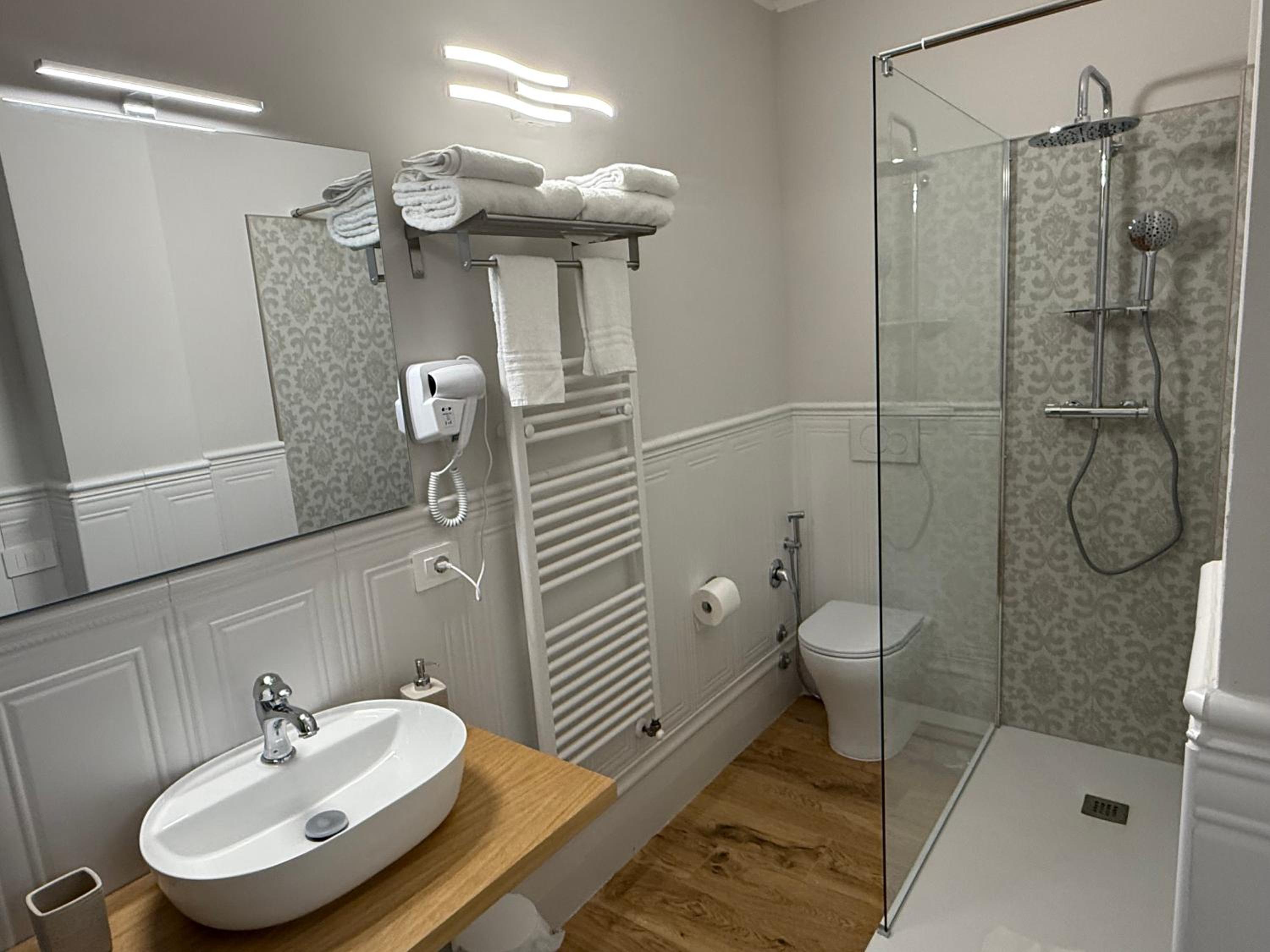 Emy Suites