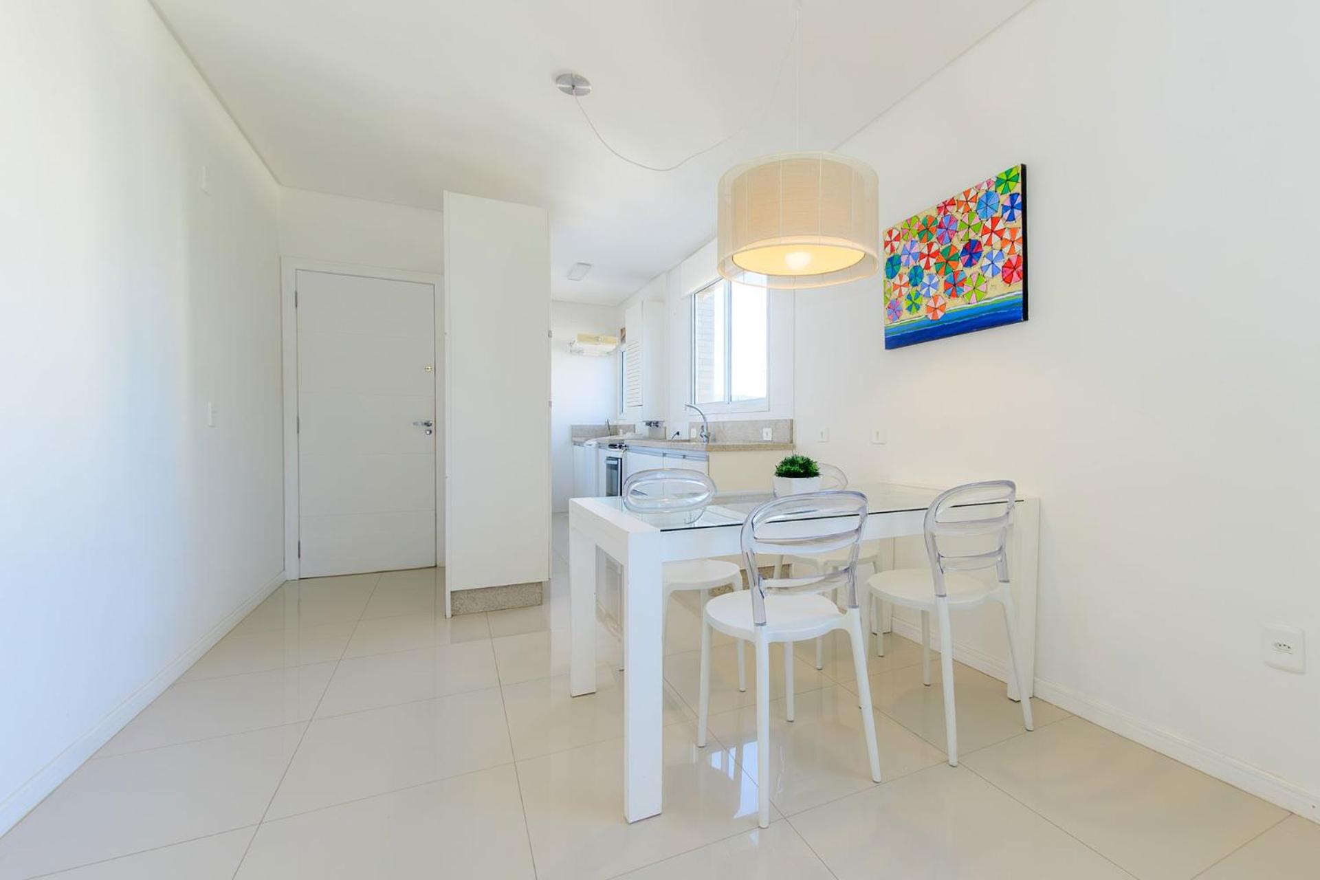 Apê decorado em Jurerê, perto da praia VJ8376