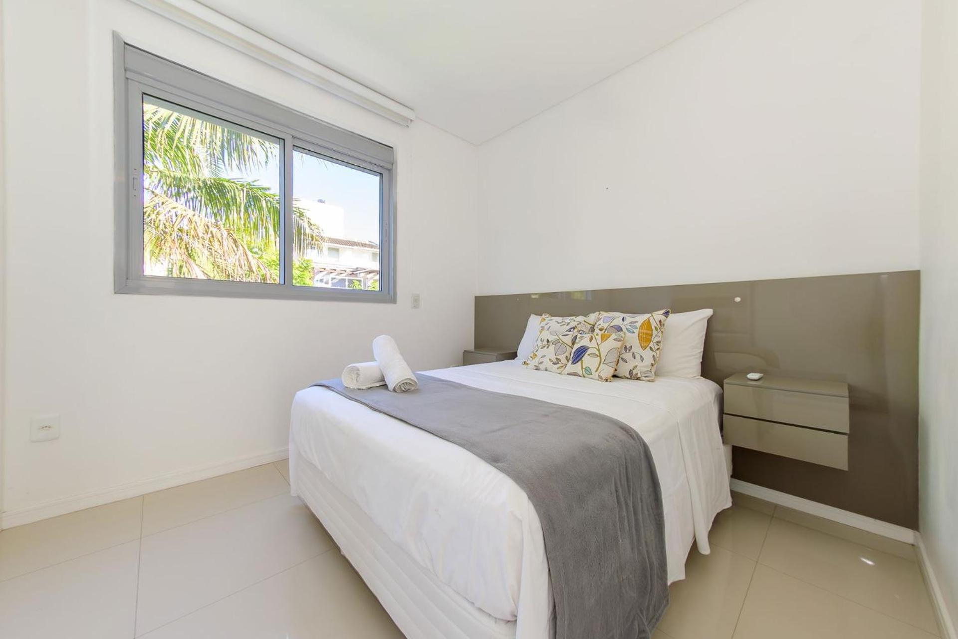 Apê decorado em Jurerê, perto da praia VJ8376