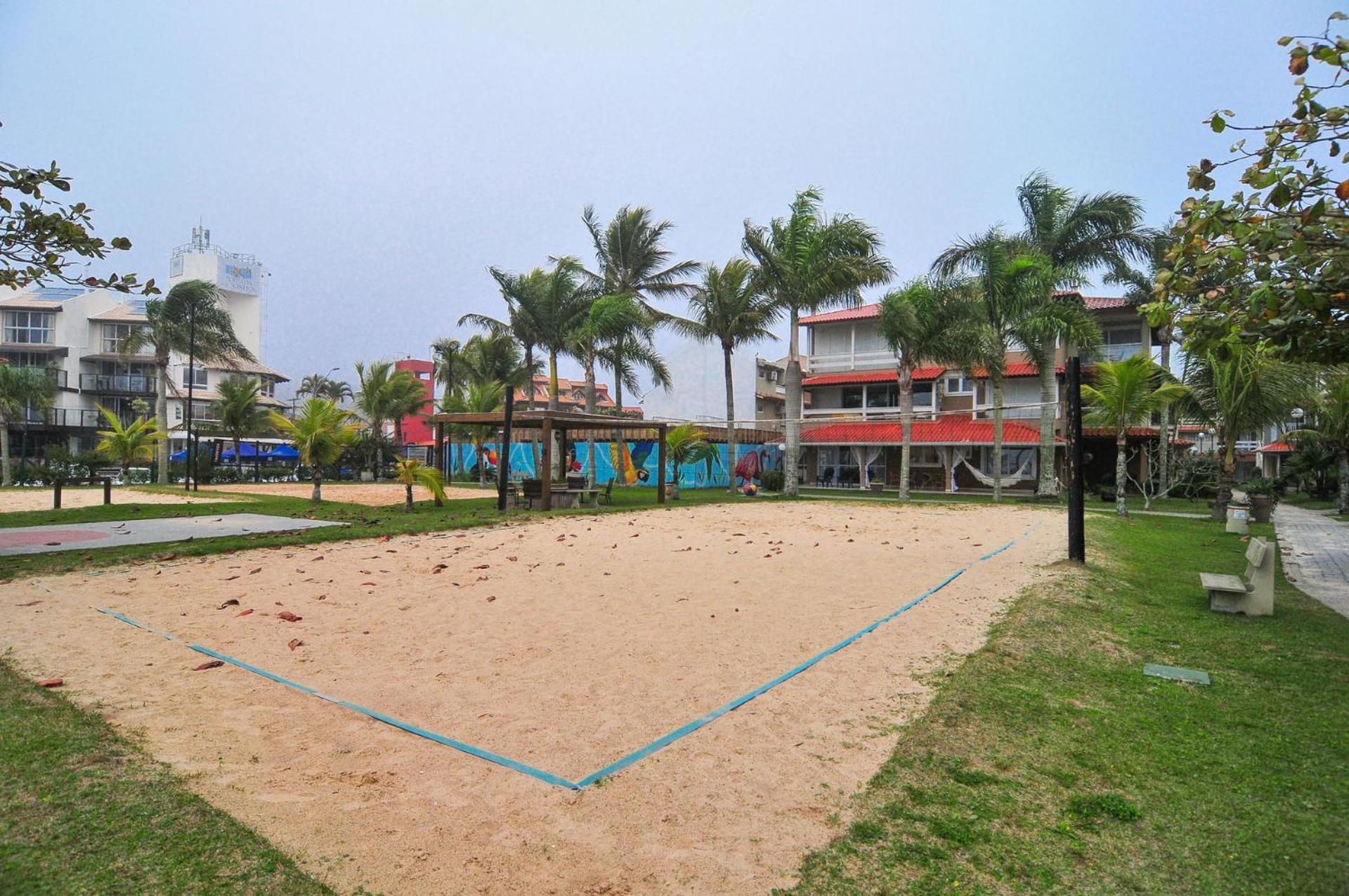 Condomínio Pé na Areia: Apto térreo em Jurerê P869