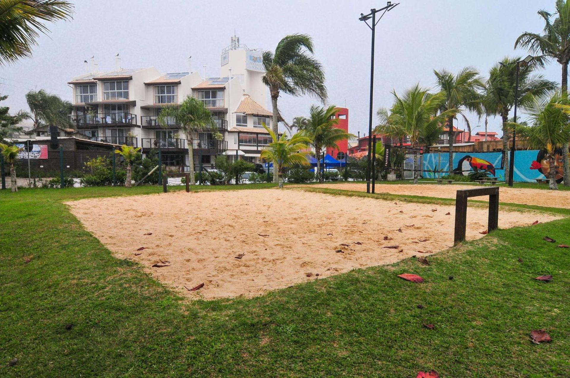 Condomínio Pé na Areia: Apto térreo em Jurerê P869
