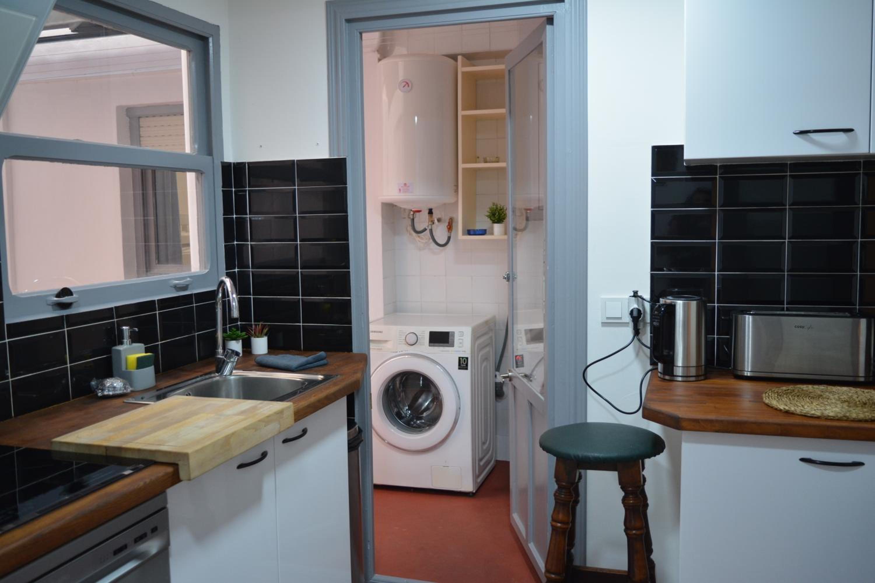 Amparo Home Family Stay near ADDA, Plaza de Toros & General Hospital