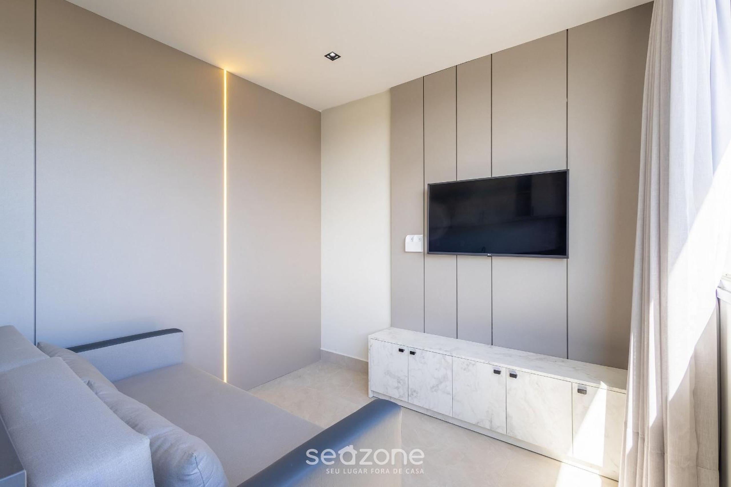 Your exclusive stay with pool and jacuzzi just 500 meters from the beach - ELF