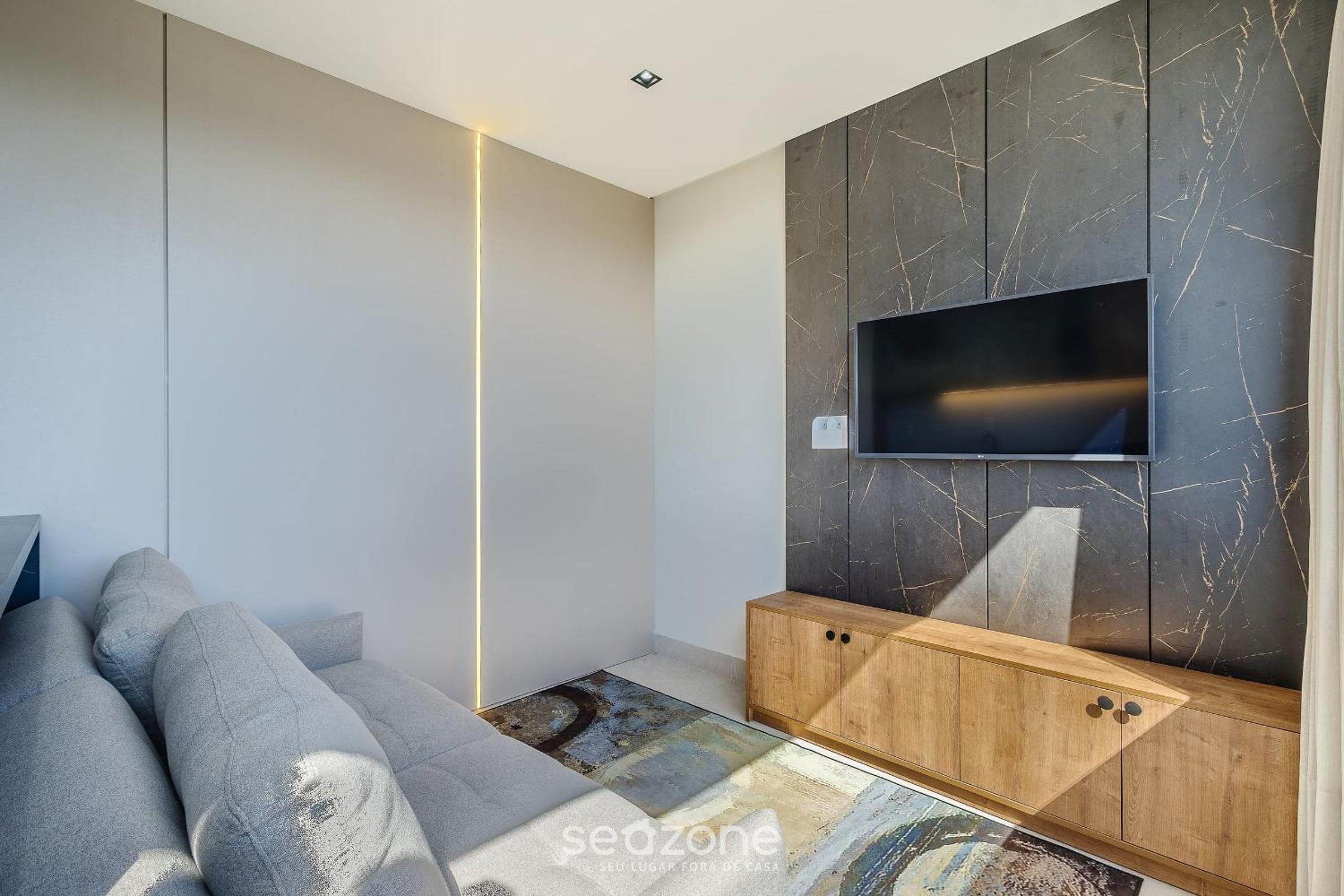 Your exclusive stay with pool and jacuzzi just 500 meters from the beach - ELF