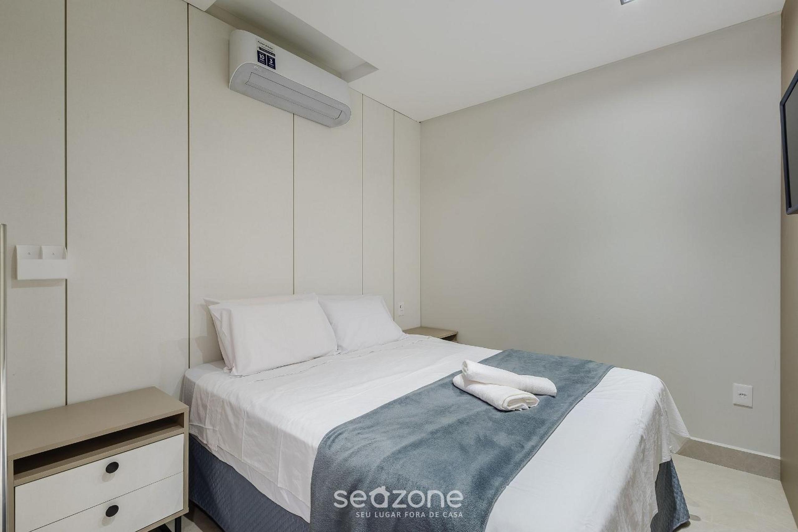 Your exclusive stay with pool and jacuzzi just 500 meters from the beach - ELF