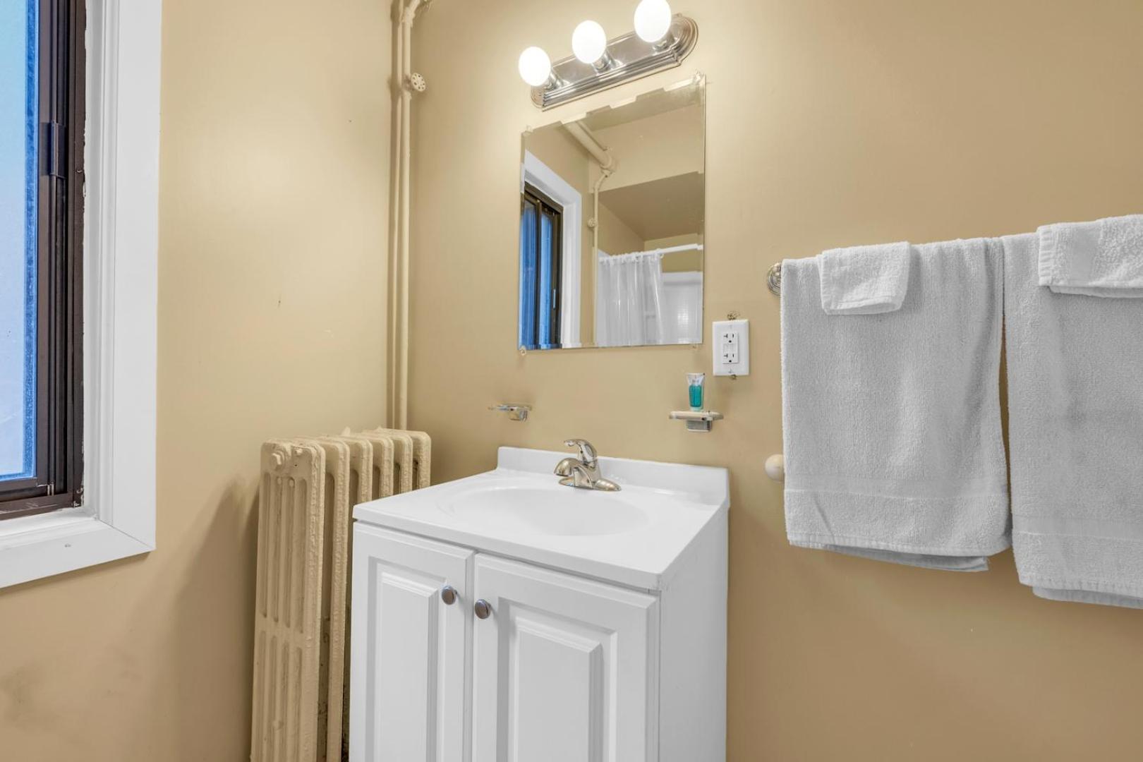 Private Room Bath Brownstown Near Detroit