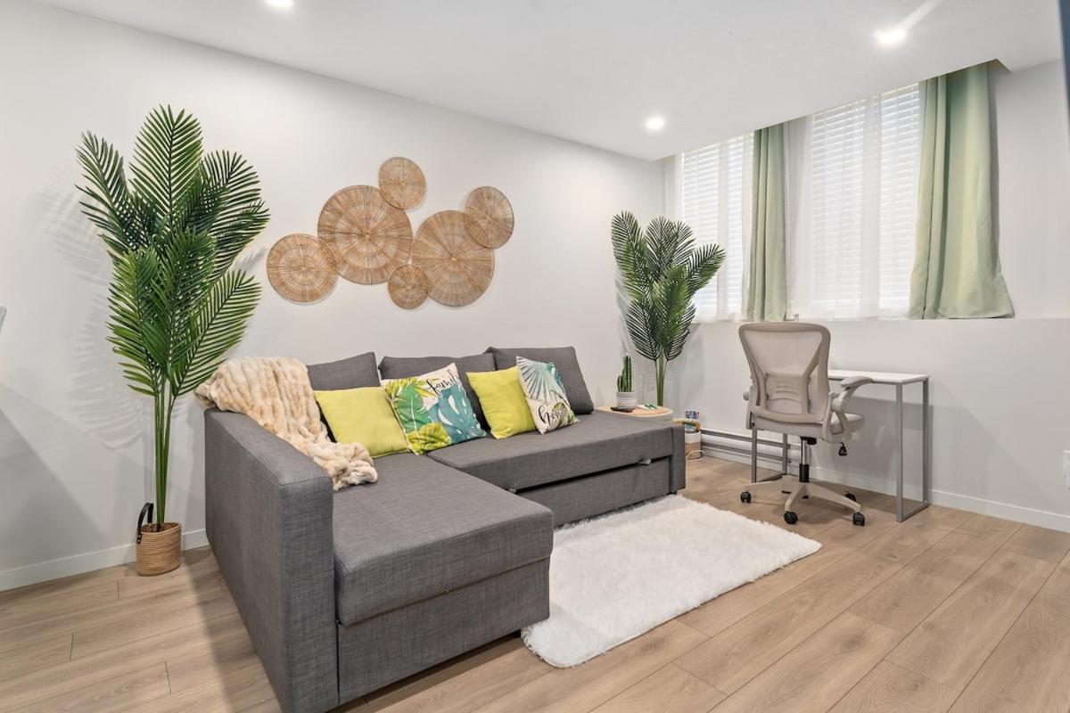 Tropical Caribbean-Themed Cozy Getaway - King Bed-Free Parking