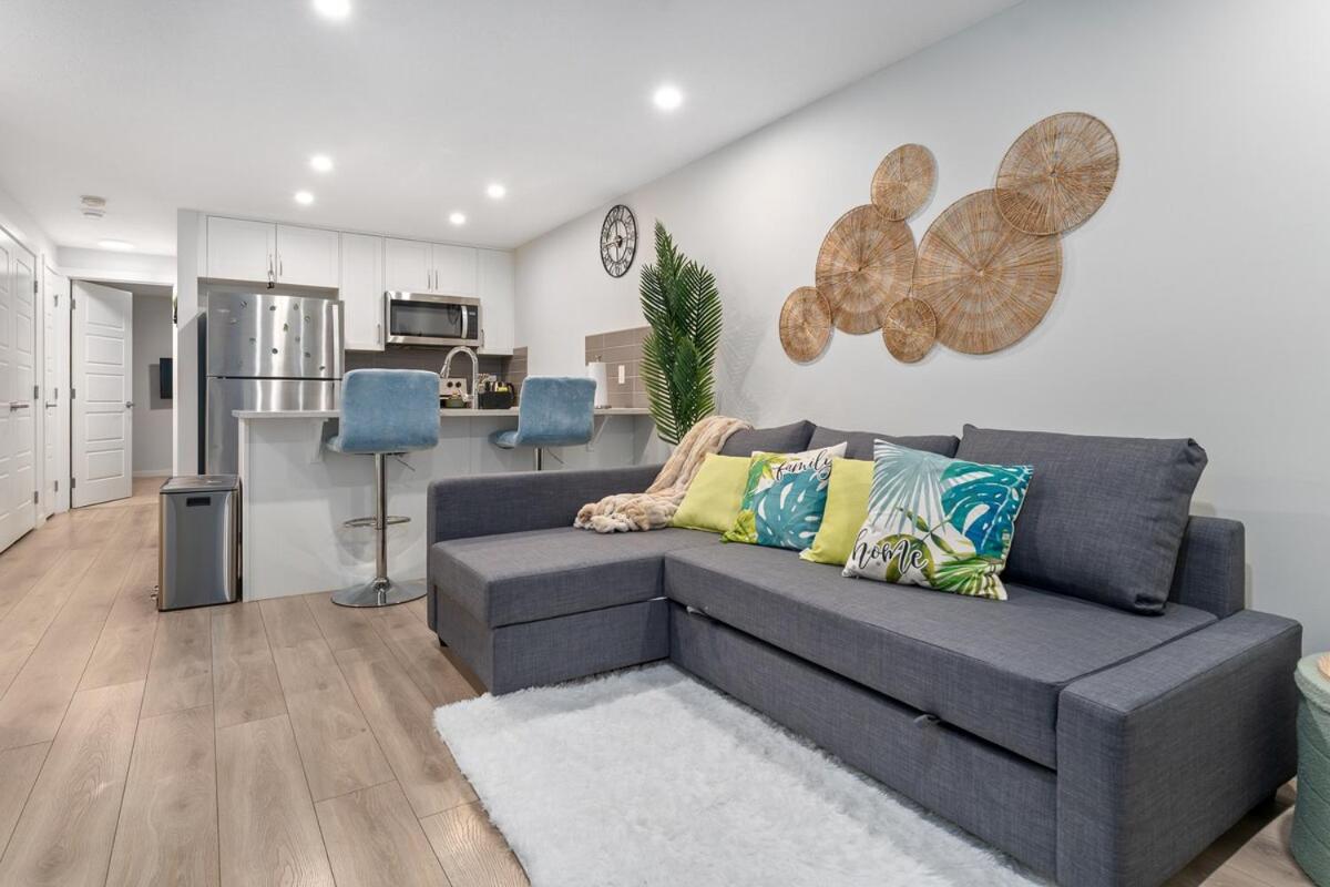 Tropical Caribbean-Themed Cozy Getaway - King Bed-Free Parking