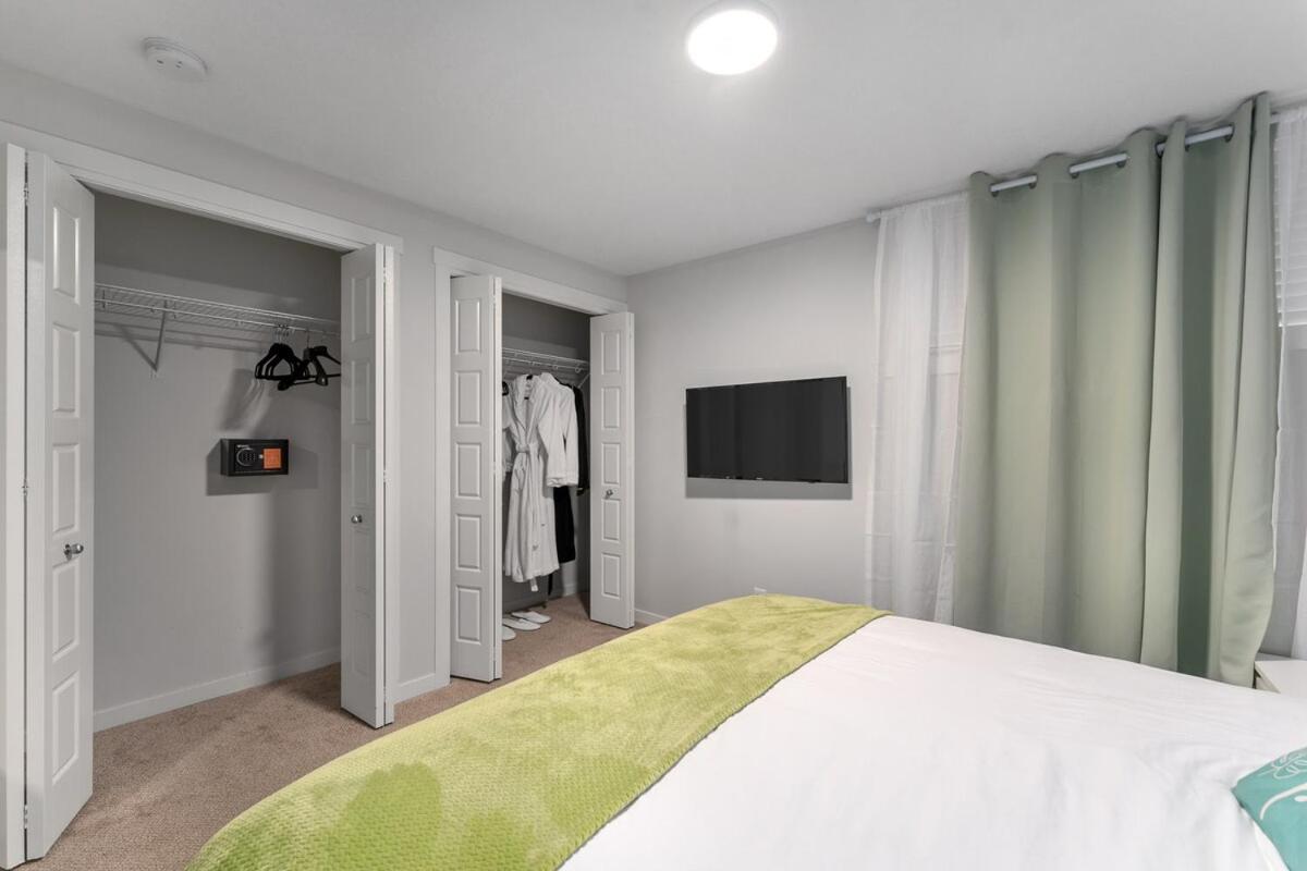 Tropical Caribbean-Themed Cozy Getaway - King Bed-Free Parking