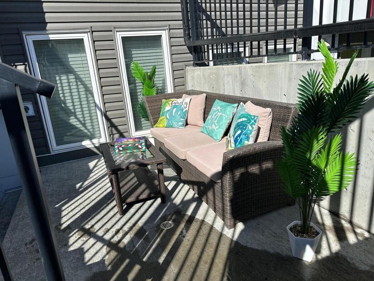 Tropical Caribbean-Themed Cozy Getaway - King Bed-Free Parking