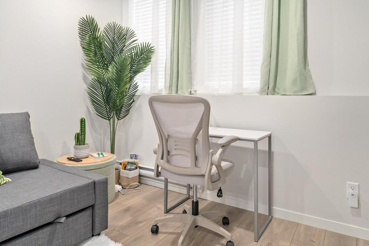 Tropical Caribbean-Themed Cozy Getaway - King Bed-Free Parking