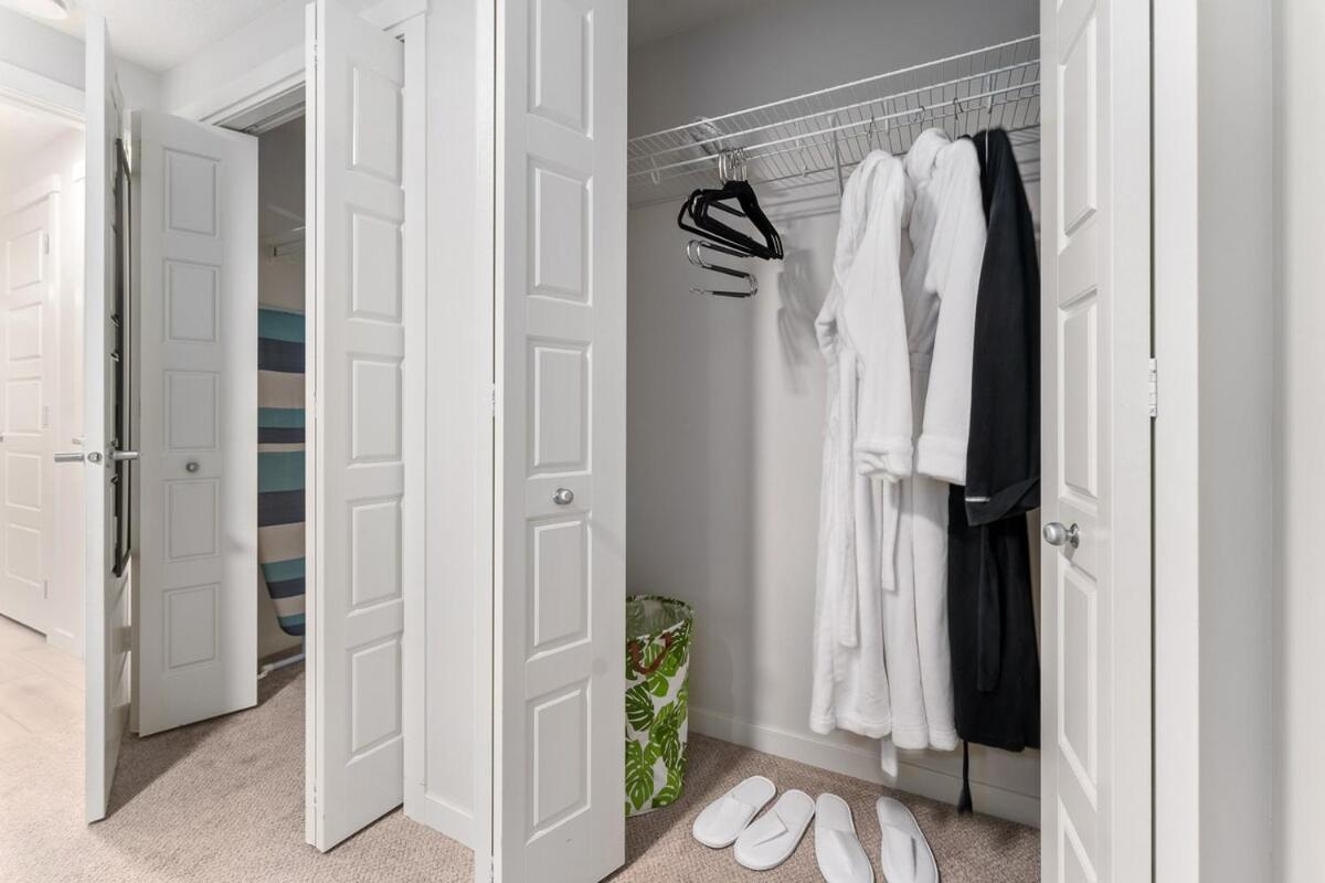 Tropical Caribbean-Themed Cozy Getaway - King Bed-Free Parking