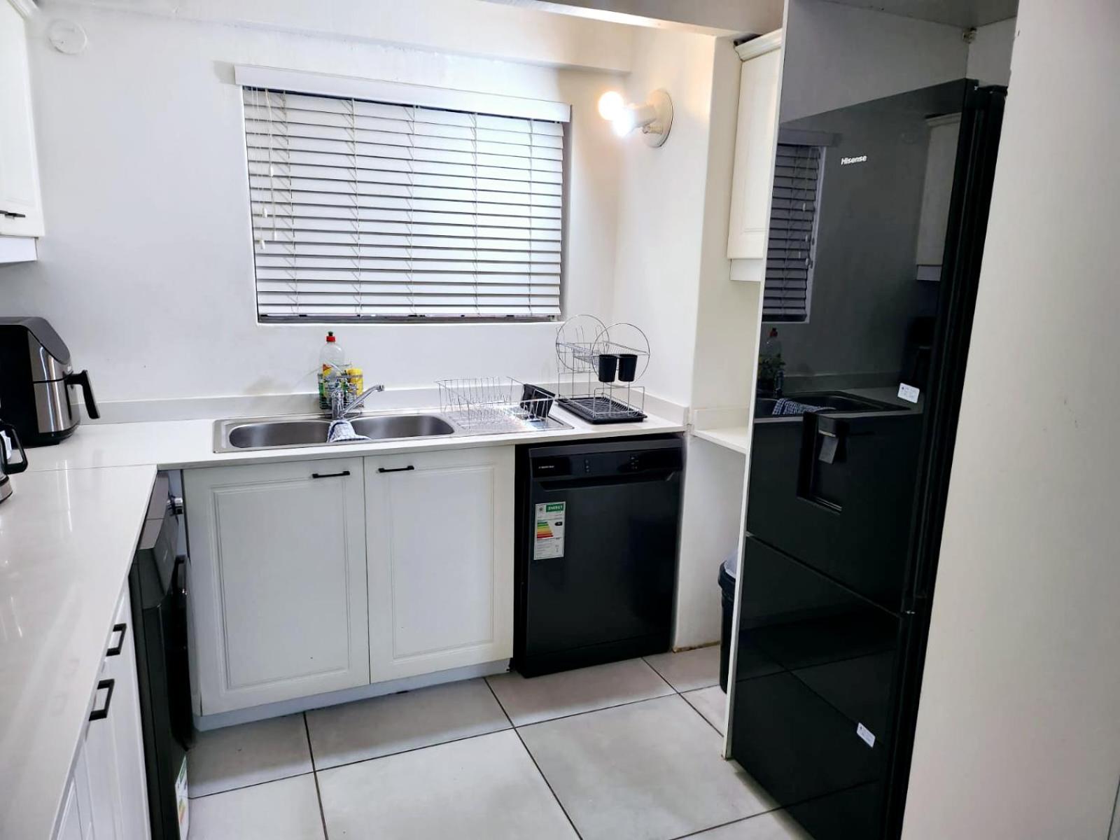 Luxury apartment in Waikiki E5 close to the beach view 4