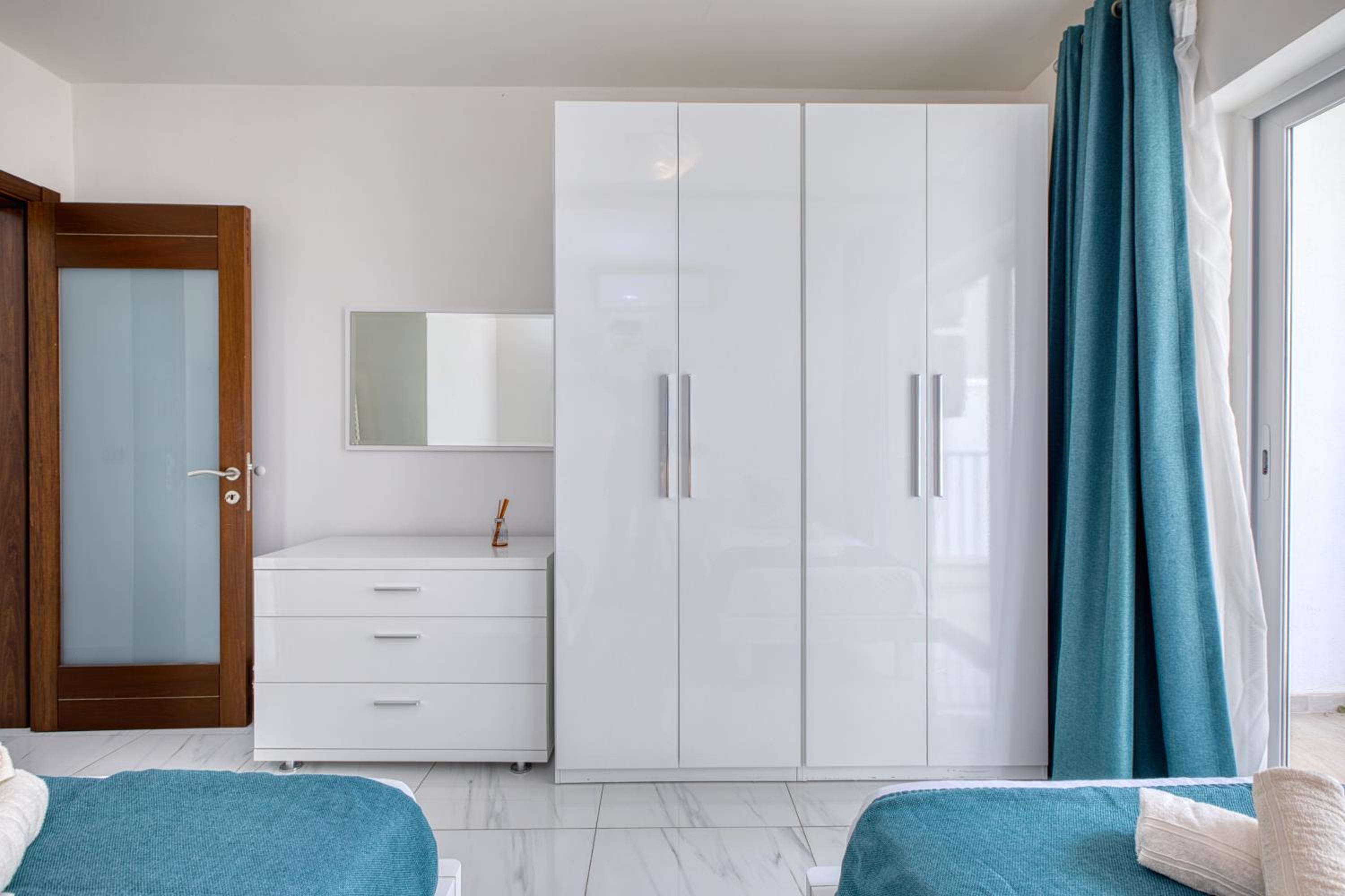 Walk to Seafront - 2 BR Suite in St Julian's photo 5