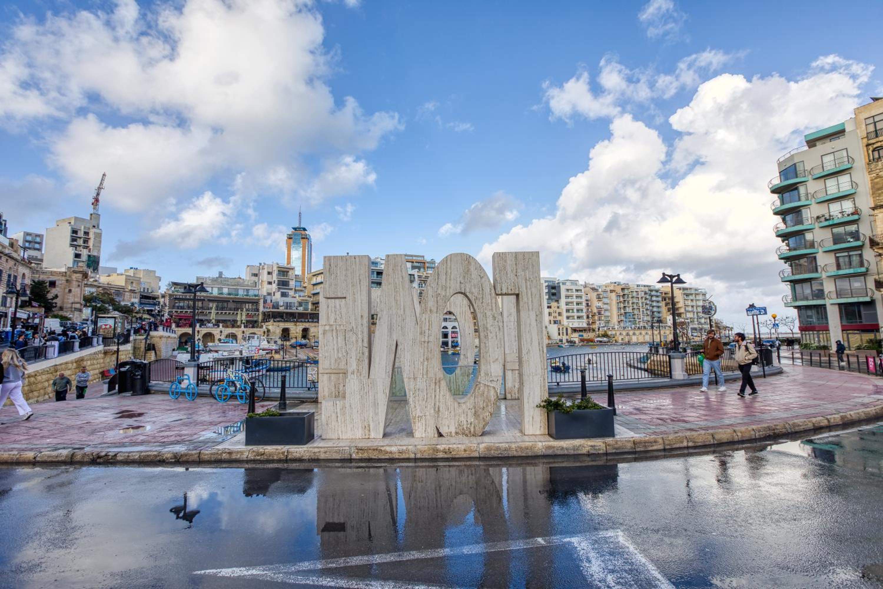 Walk to Seafront - 2 BR Suite in St Julian's photo 3