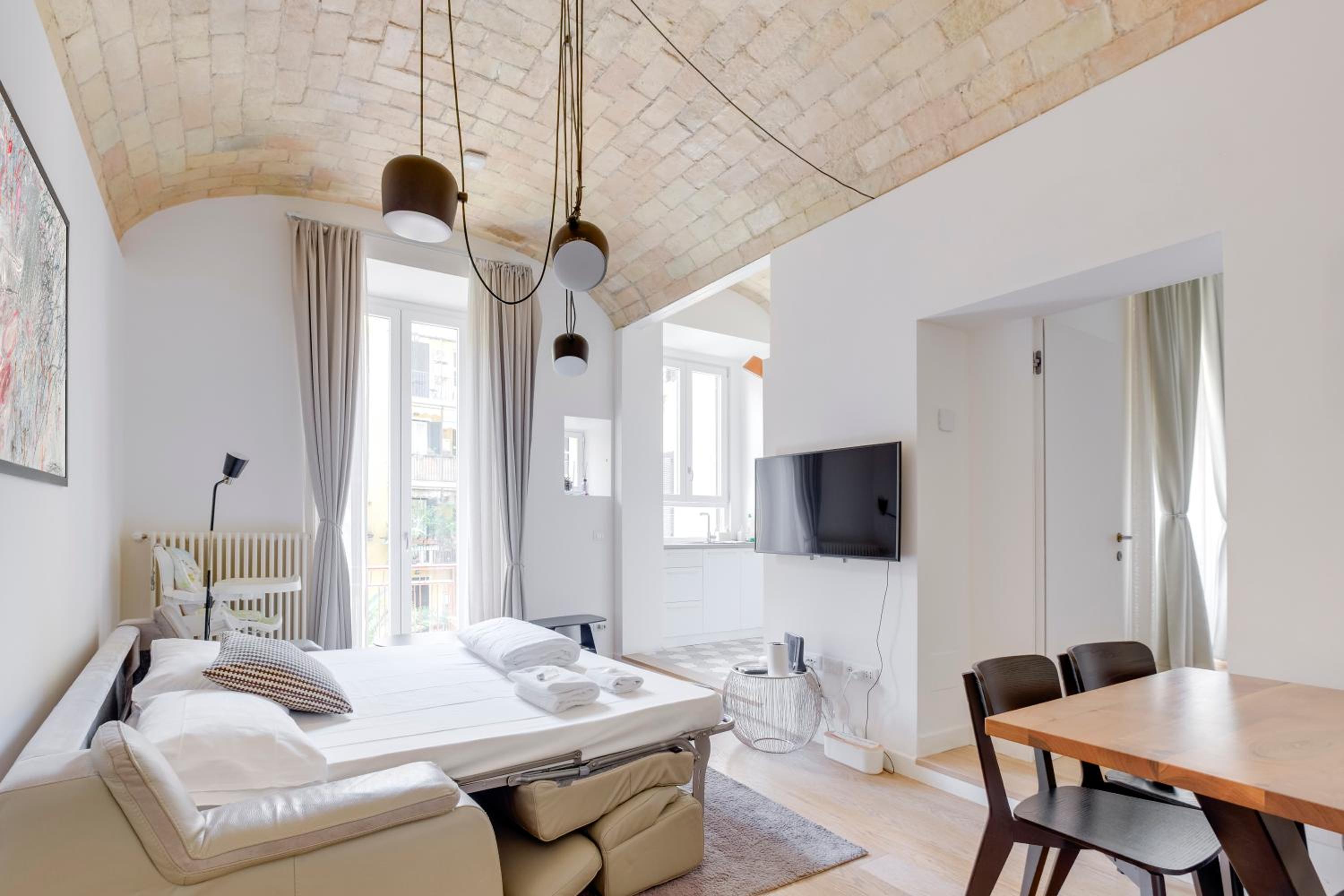 Charming Vatican Apartment with Balcony 6B