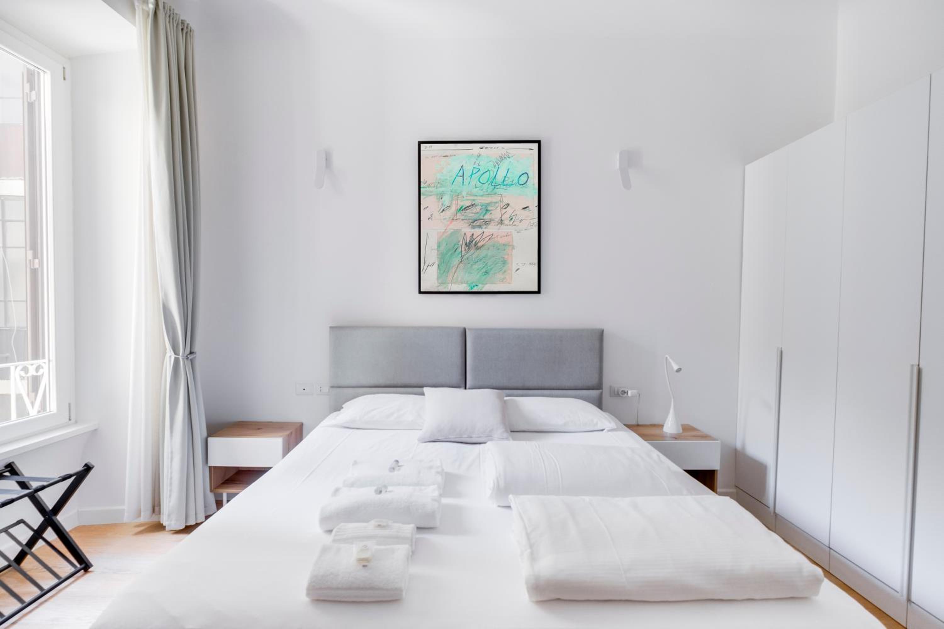 Charming Vatican Apartment with Balcony 6B
