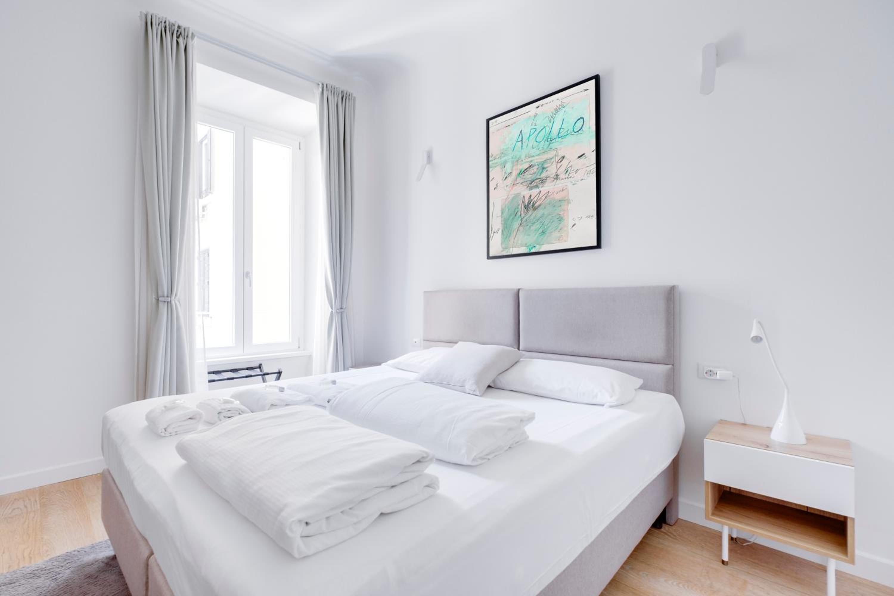 Charming Vatican Apartment with Balcony 6B