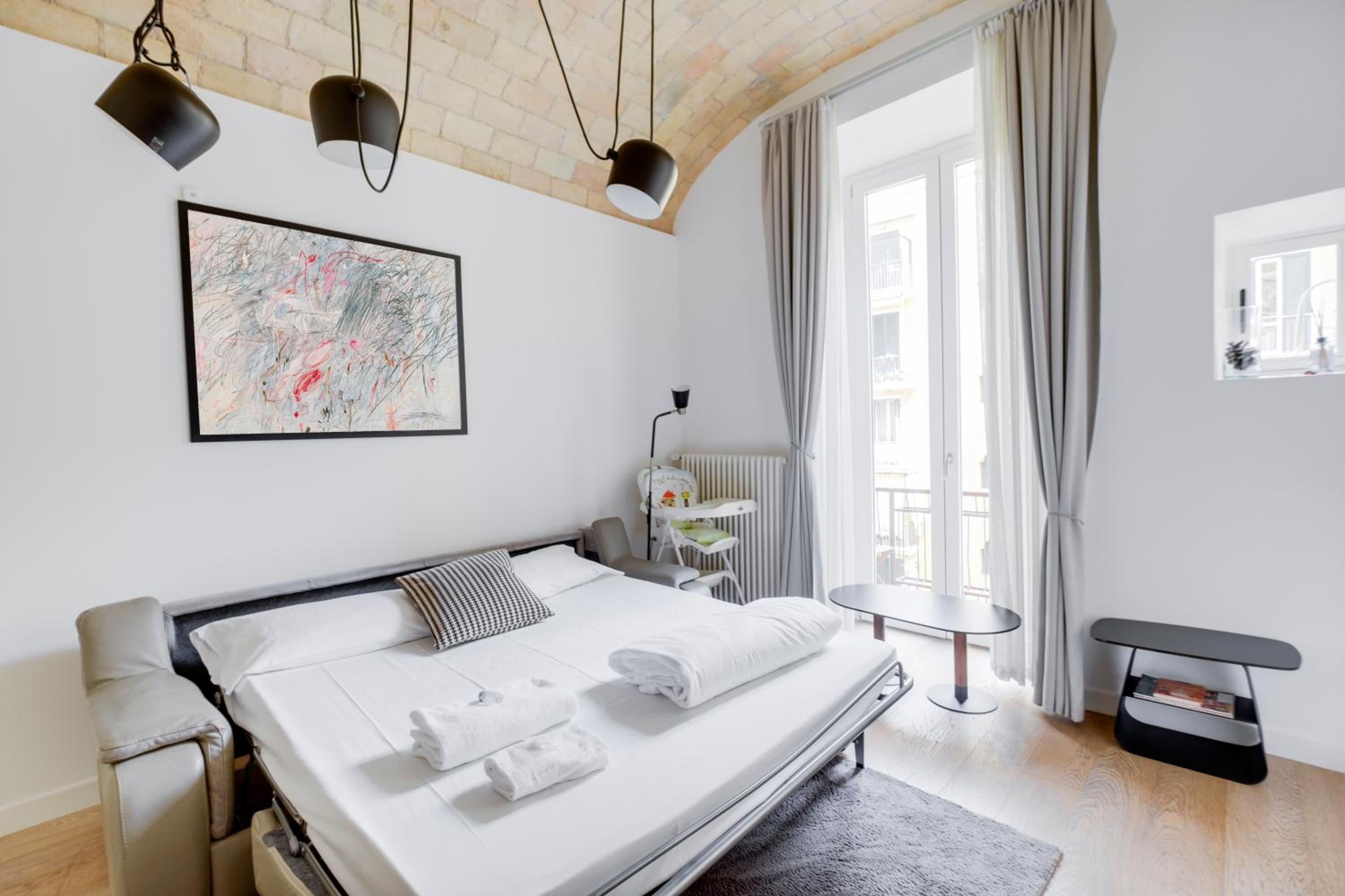 Charming Vatican Apartment with Balcony 6B