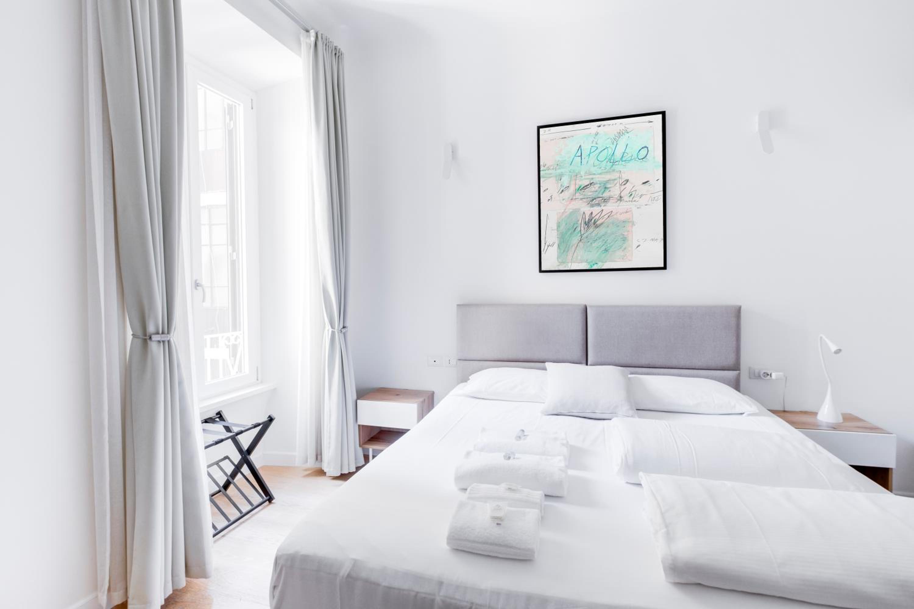 Charming Vatican Apartment with Balcony 6B