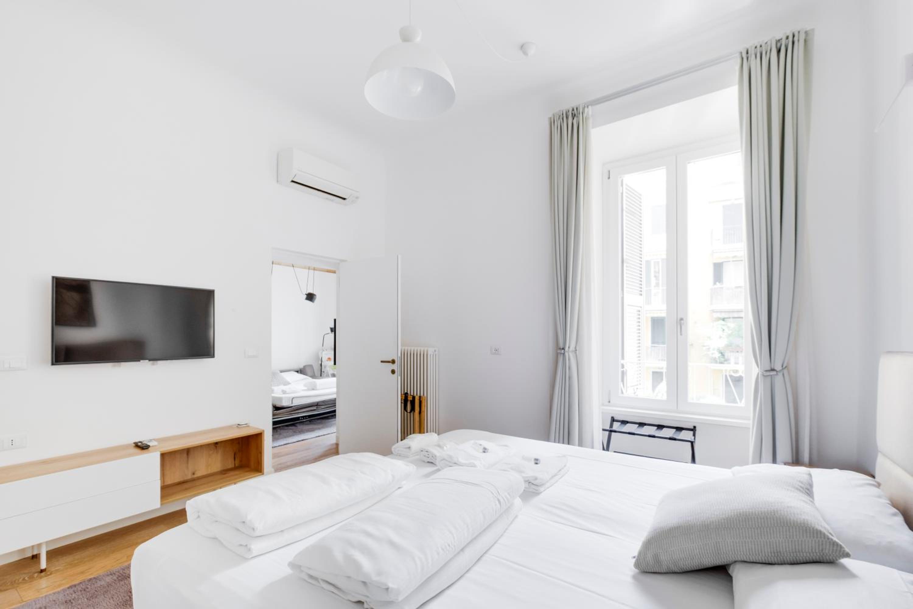 Charming Vatican Apartment with Balcony 6B