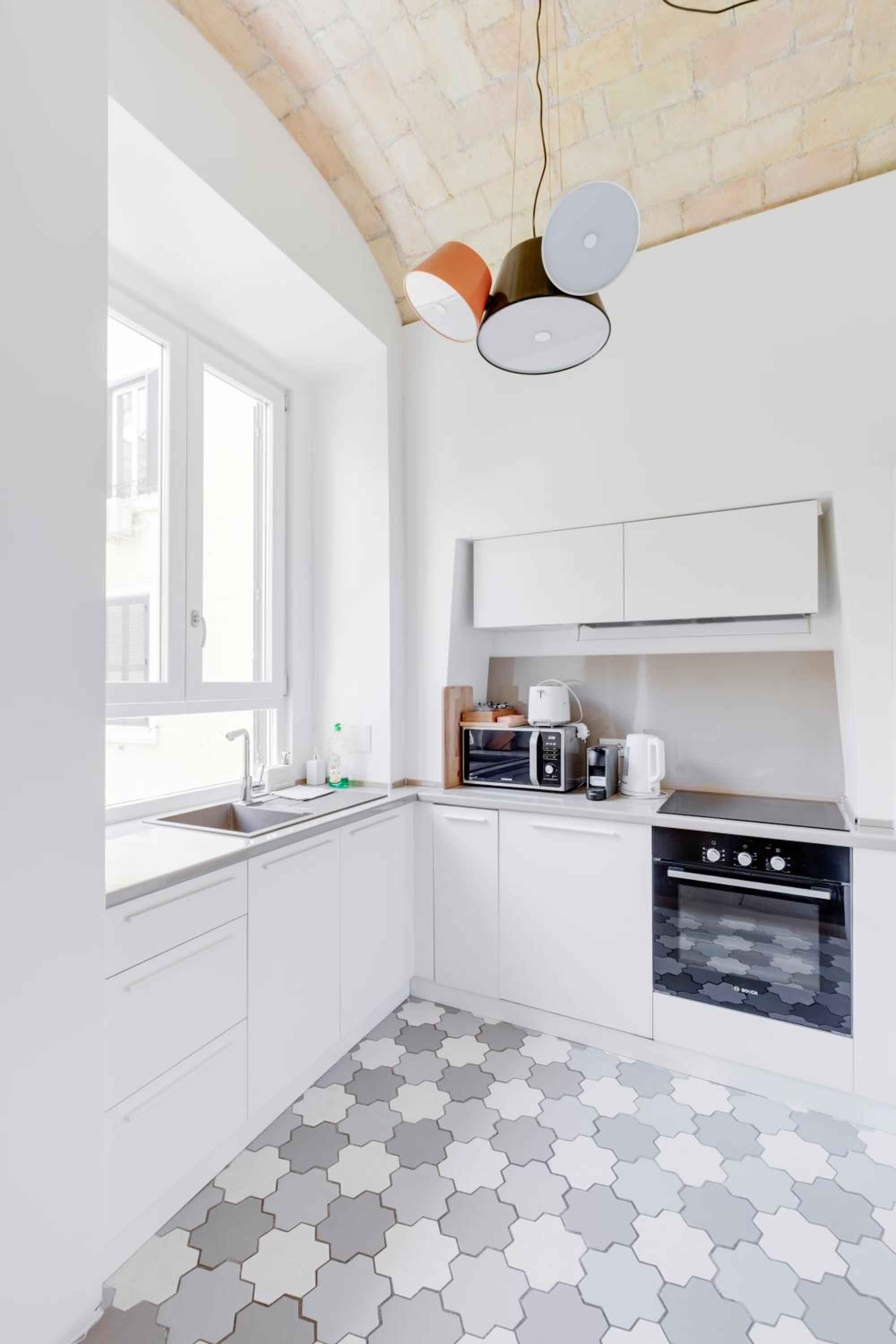 Charming Vatican Apartment with Balcony 6B