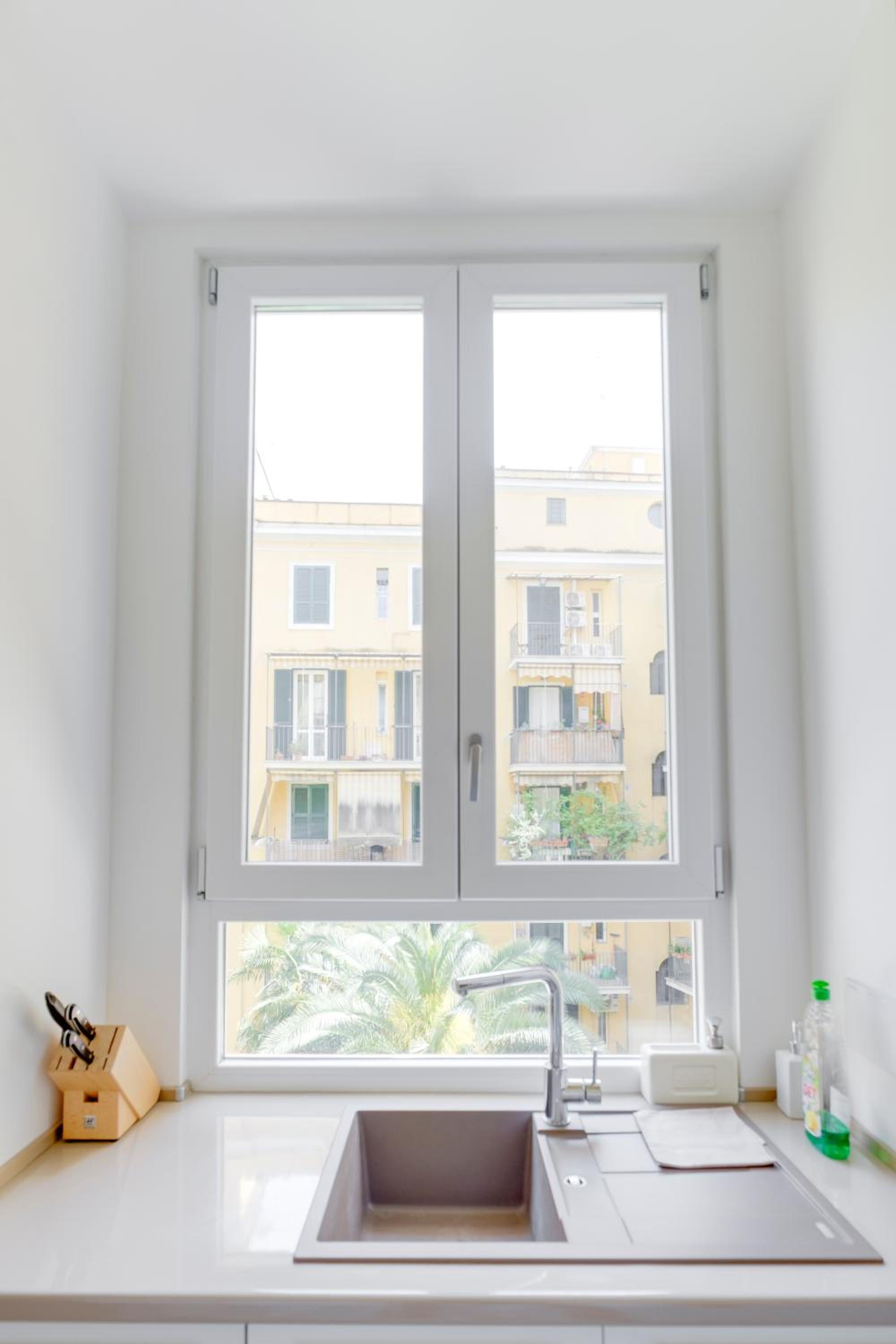 Charming Vatican Apartment with Balcony 6B
